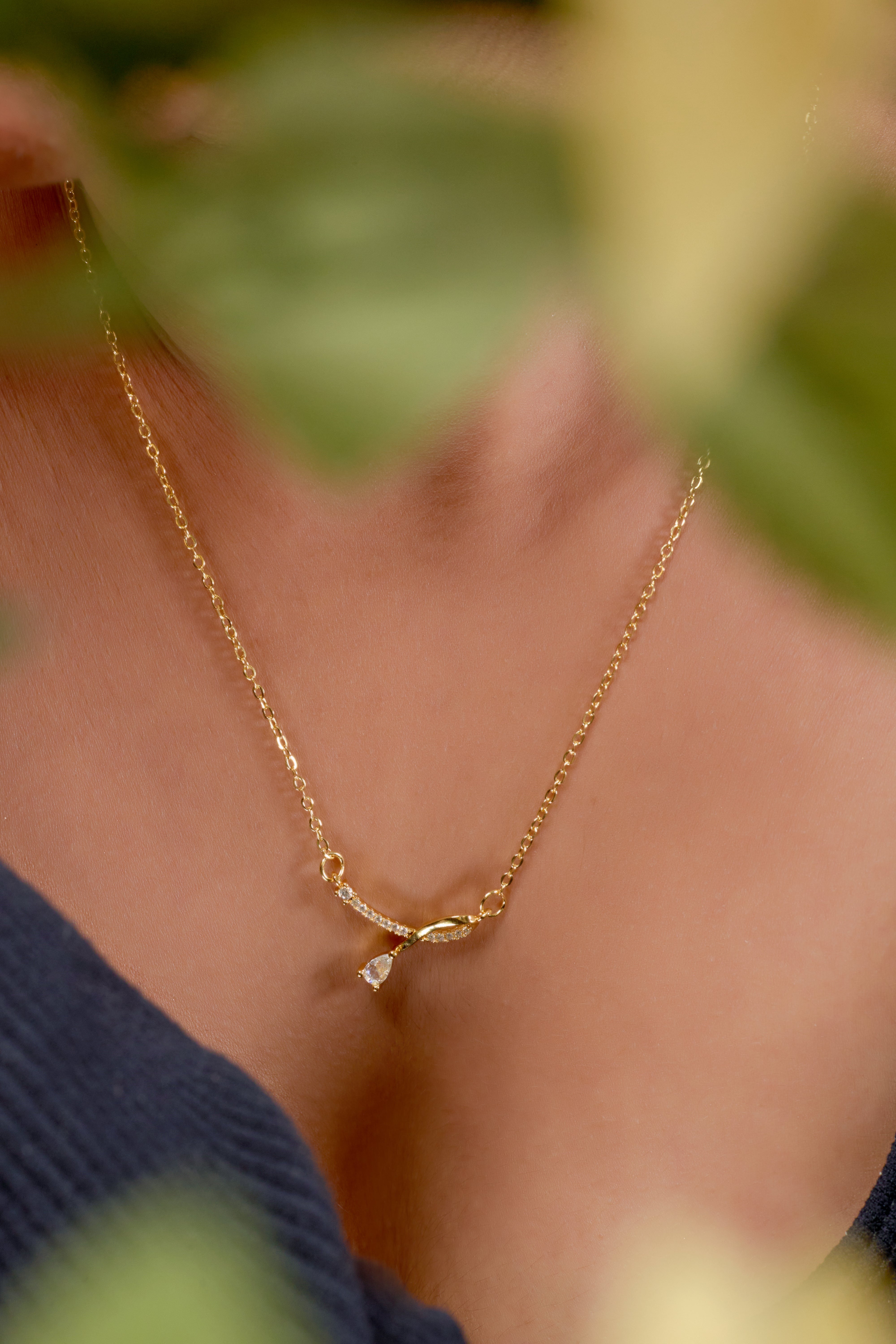 Liora drop Womens Neckless - Ginostone