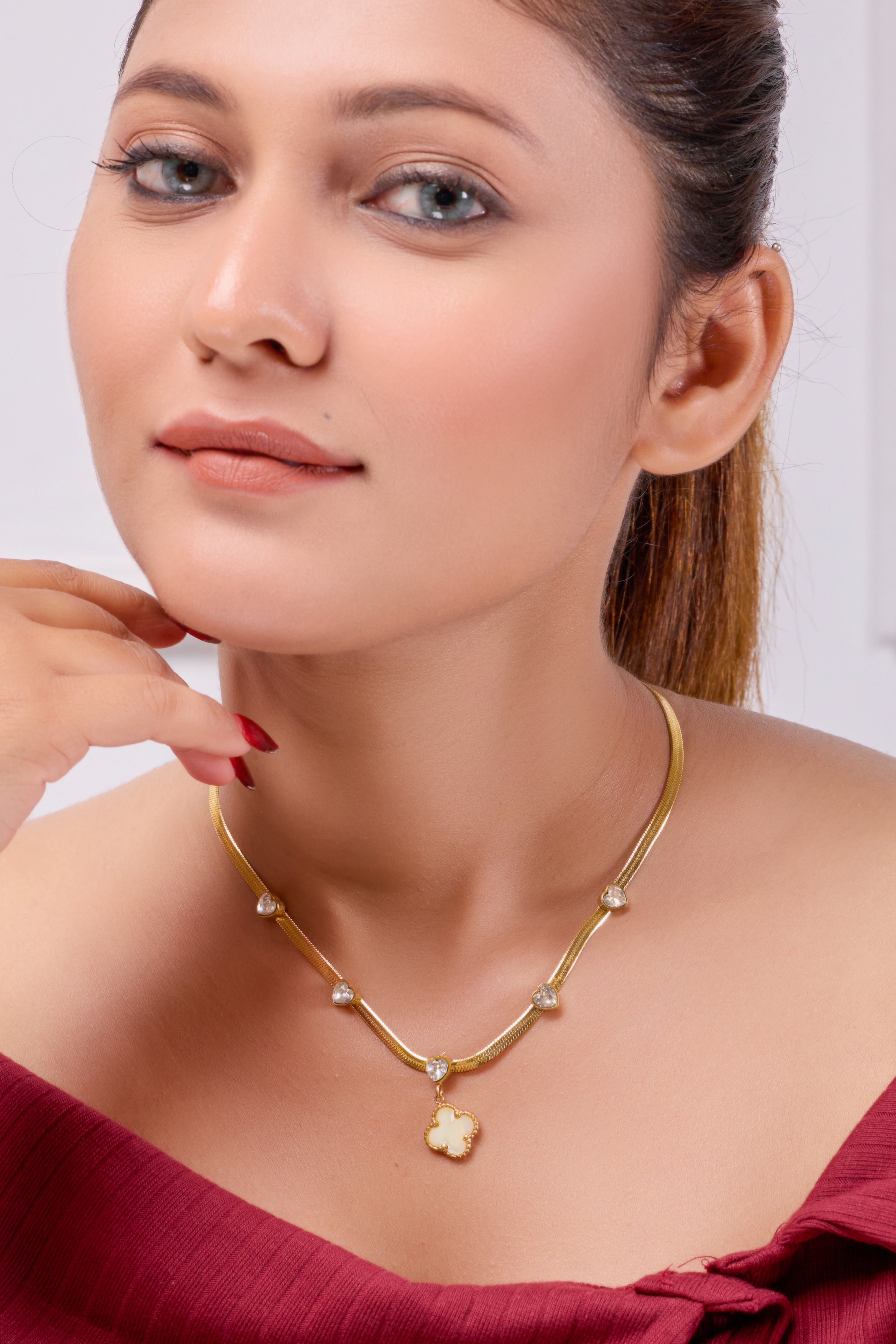 Ira Clover Womens Necklace - Ginostone