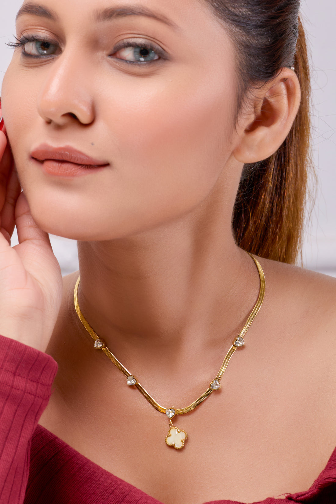 Ira Clover Womens Necklace - Ginostone