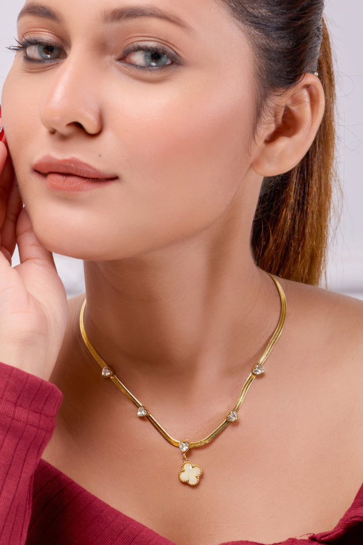 Ira Clover Womens Necklace - Ginostone