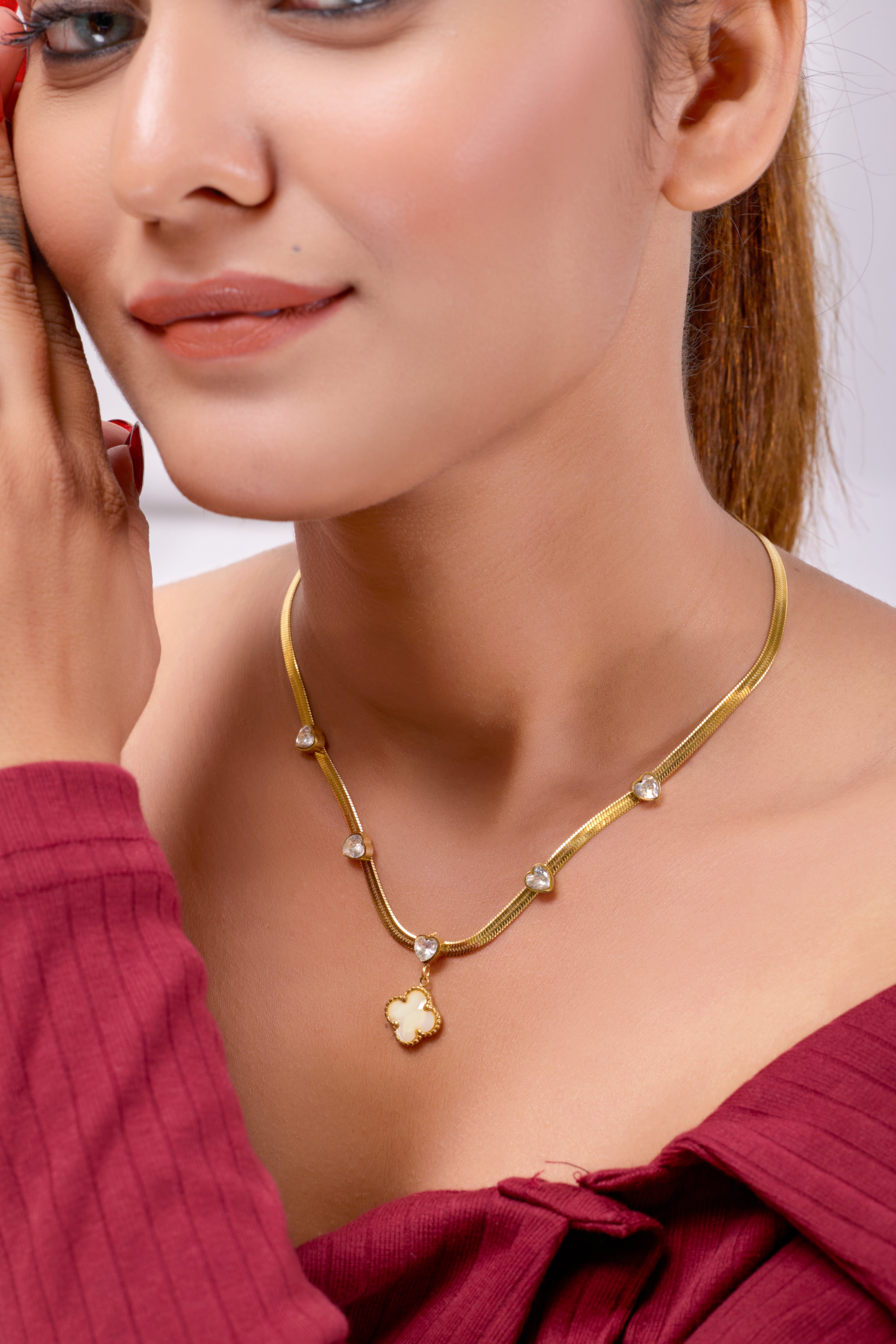 Ira Clover Womens Necklace - Ginostone