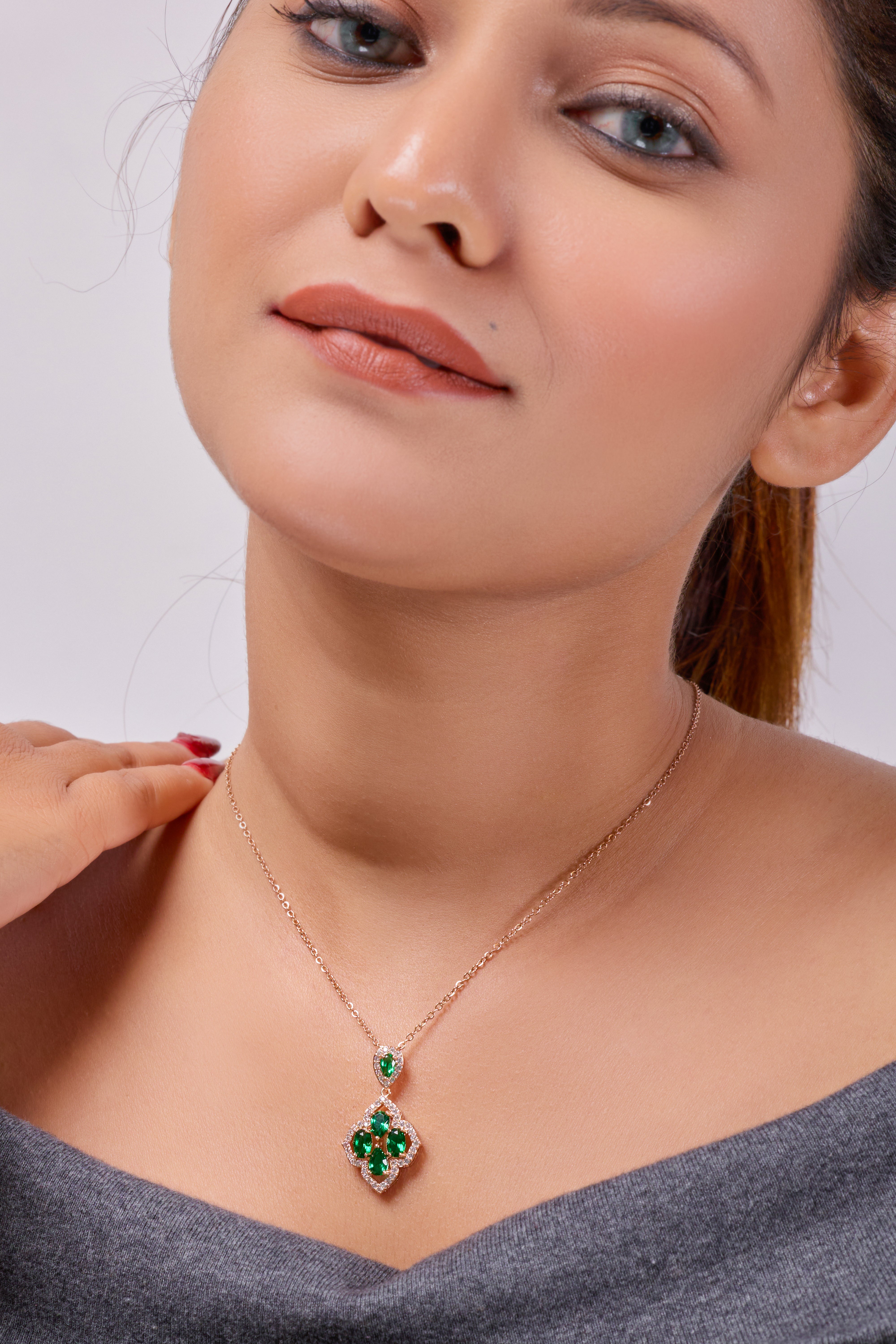 Suhasini Emerald Envy Womens Neckless