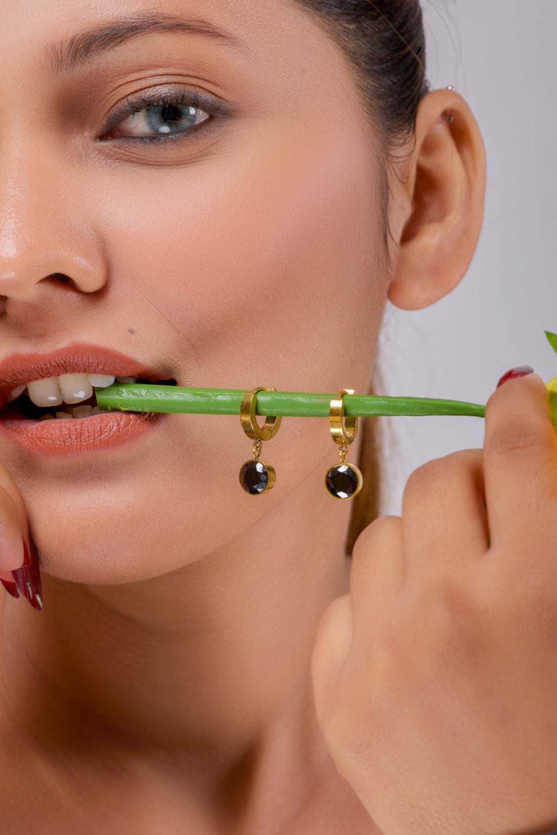 Noir Grace Womens Earring