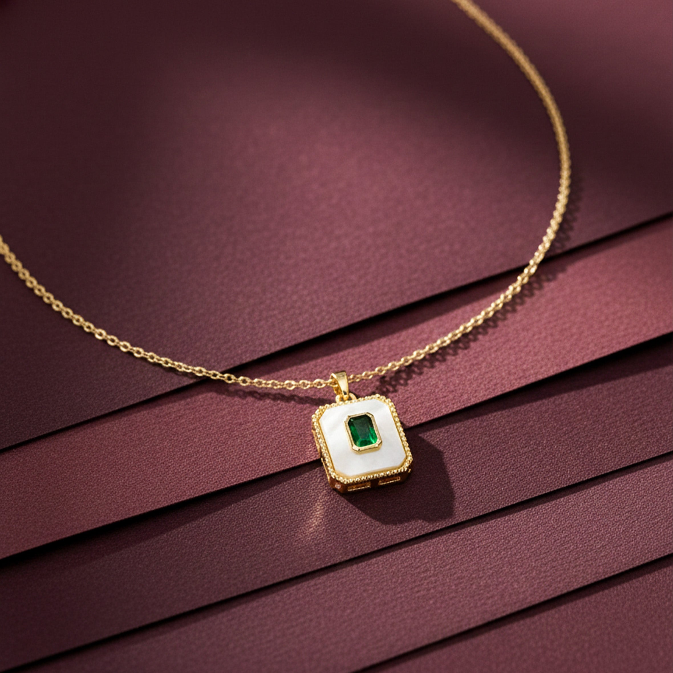 White Squre Neckless GWN -94