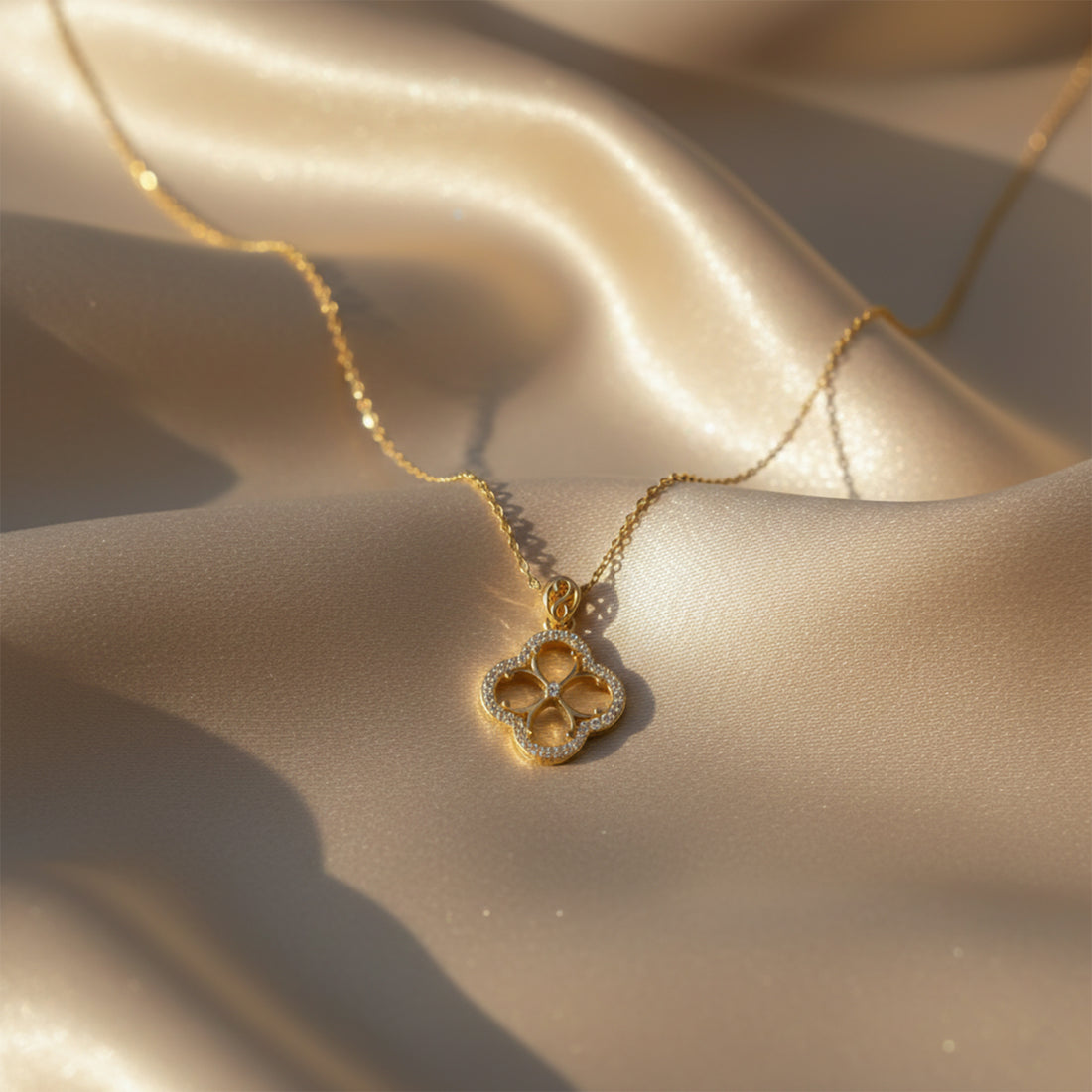 Diamond Clover Gold Pendant Necklace GWN -90