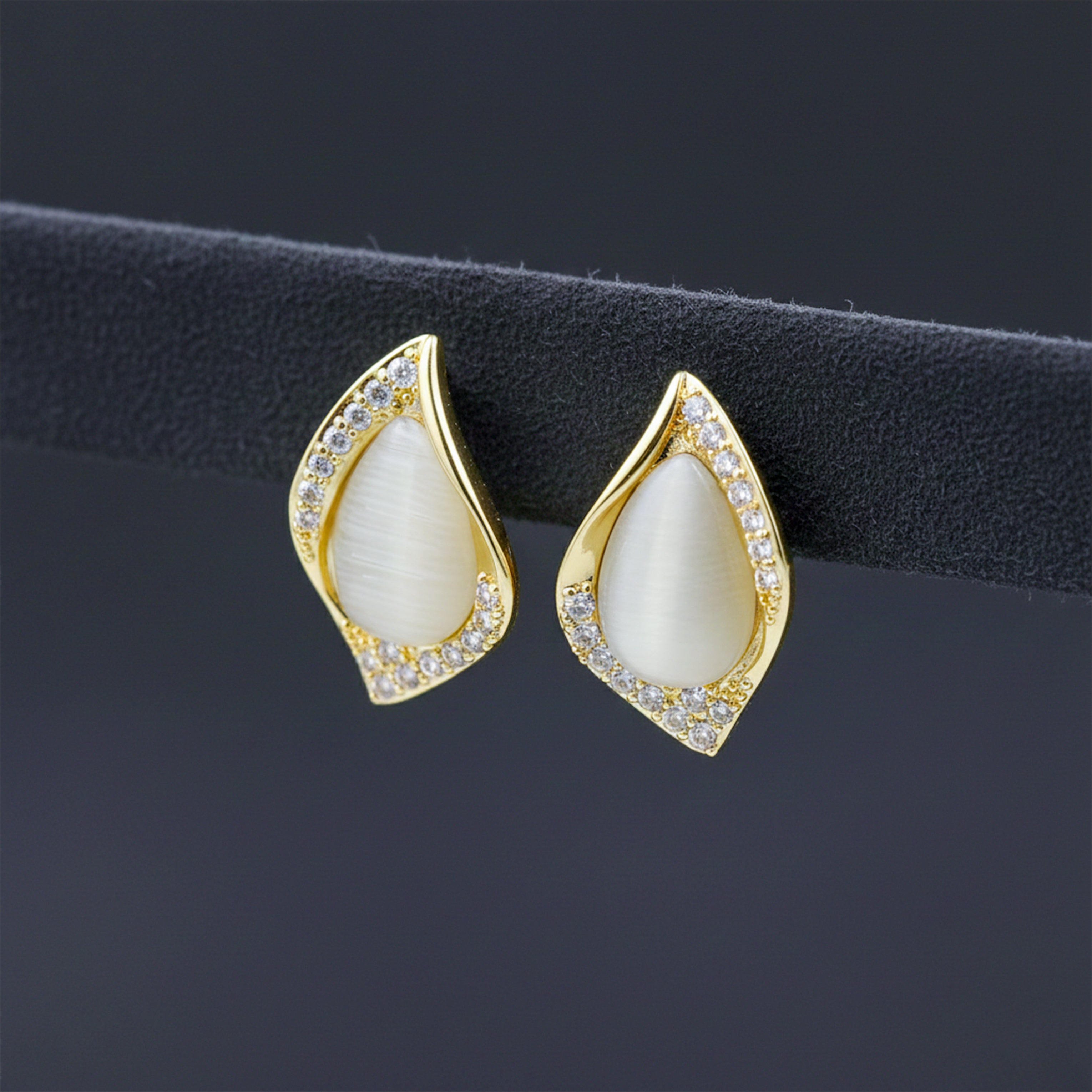 Pearl Flame Earring GWE -142