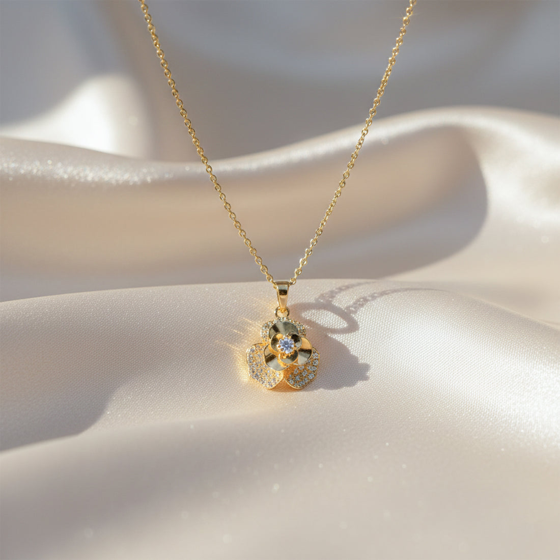Bloom Flower Pendant Necklace GWN -108