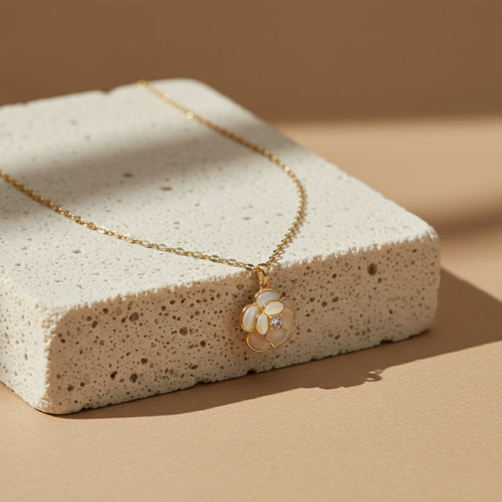 Pearl Flower Pendant Necklace GWN -126