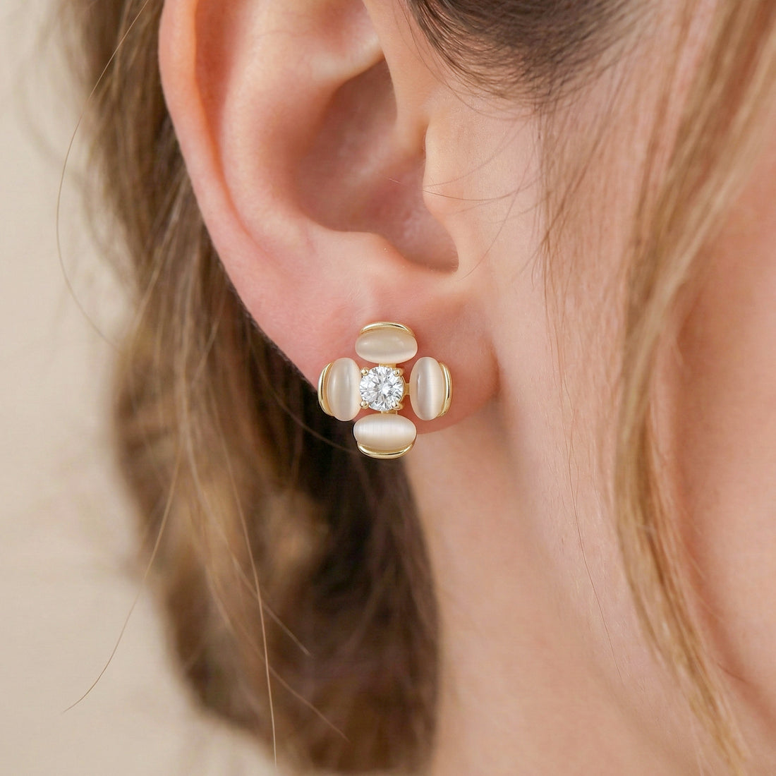 Petal Crystal Stud Earrings GWE -107