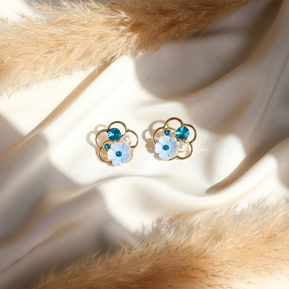 Sky Bloom Studs GWE -236