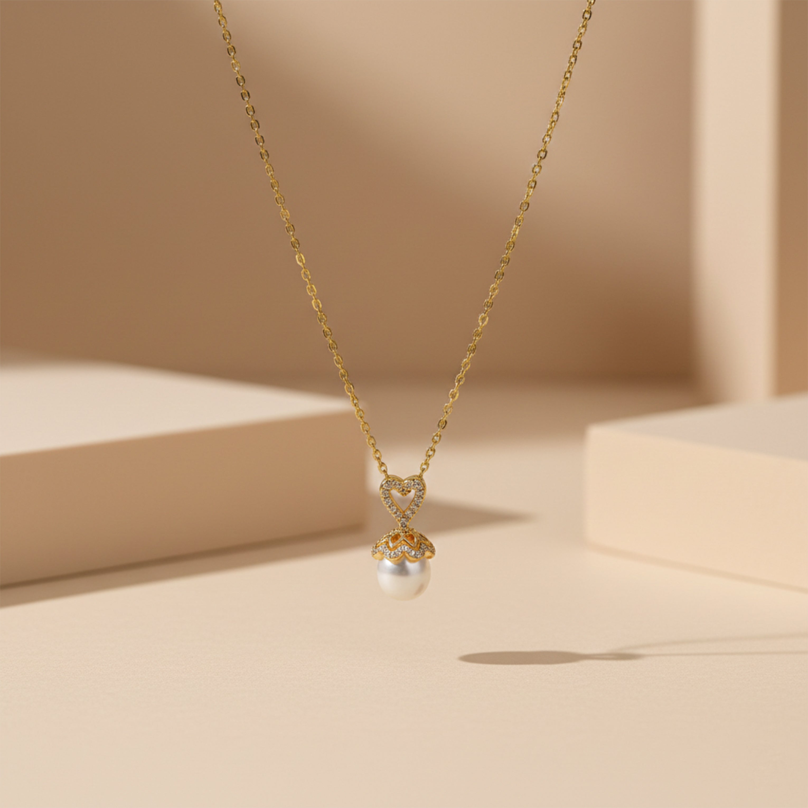 Elegant Gold Pearl Pendant Necklace GWN -39