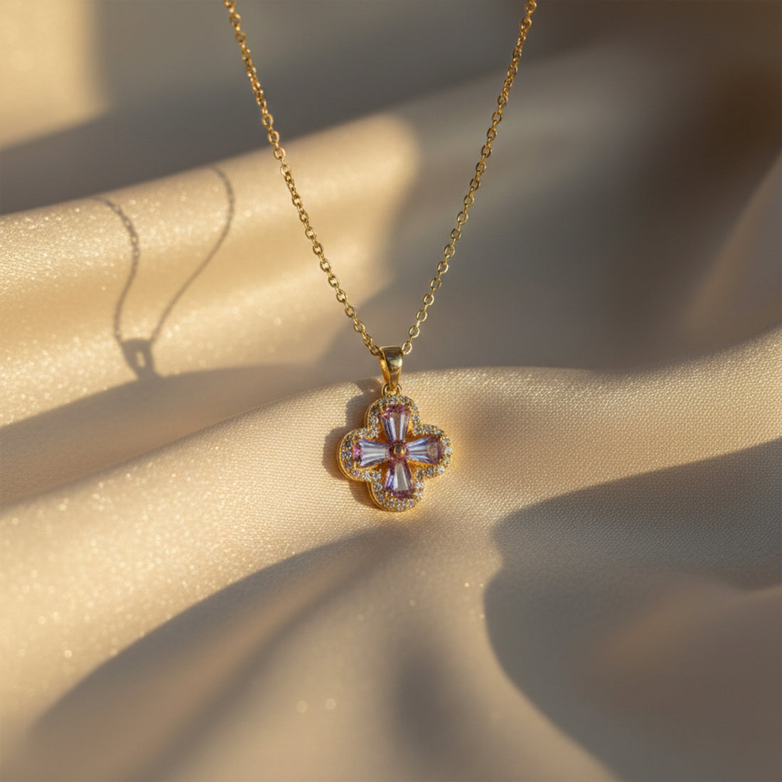 Clover Flower Pendant Necklace GWN -97