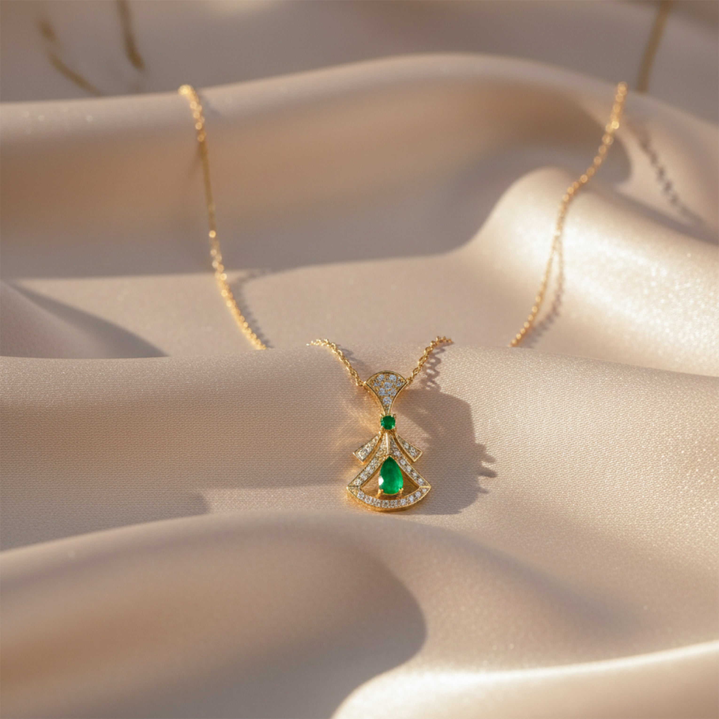 Emerald Fan Drop Pendant Necklace GWN -102