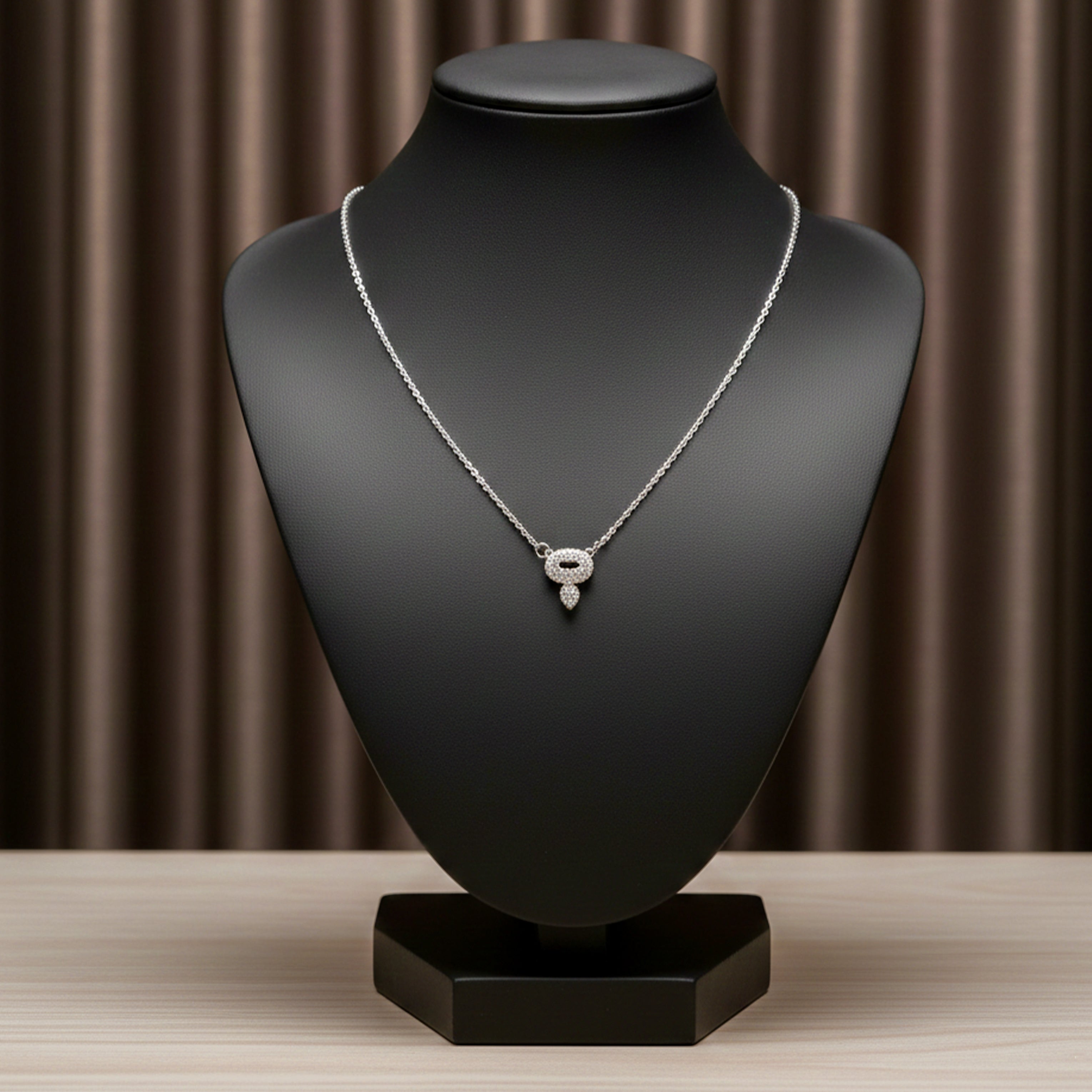 Crystal Oval Pendant Necklace GWN -56