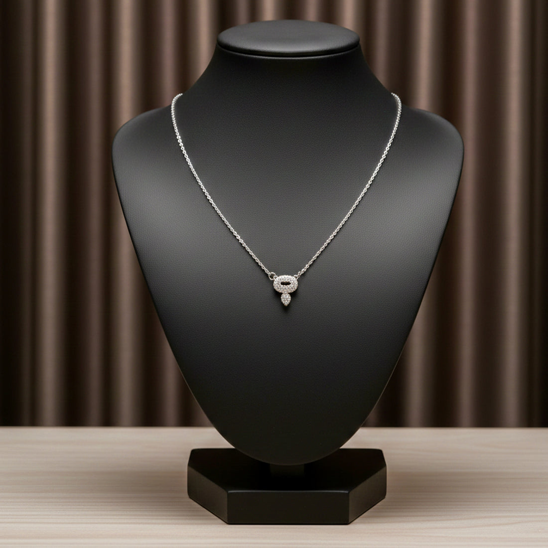 Crystal Oval Pendant Necklace GWN -56
