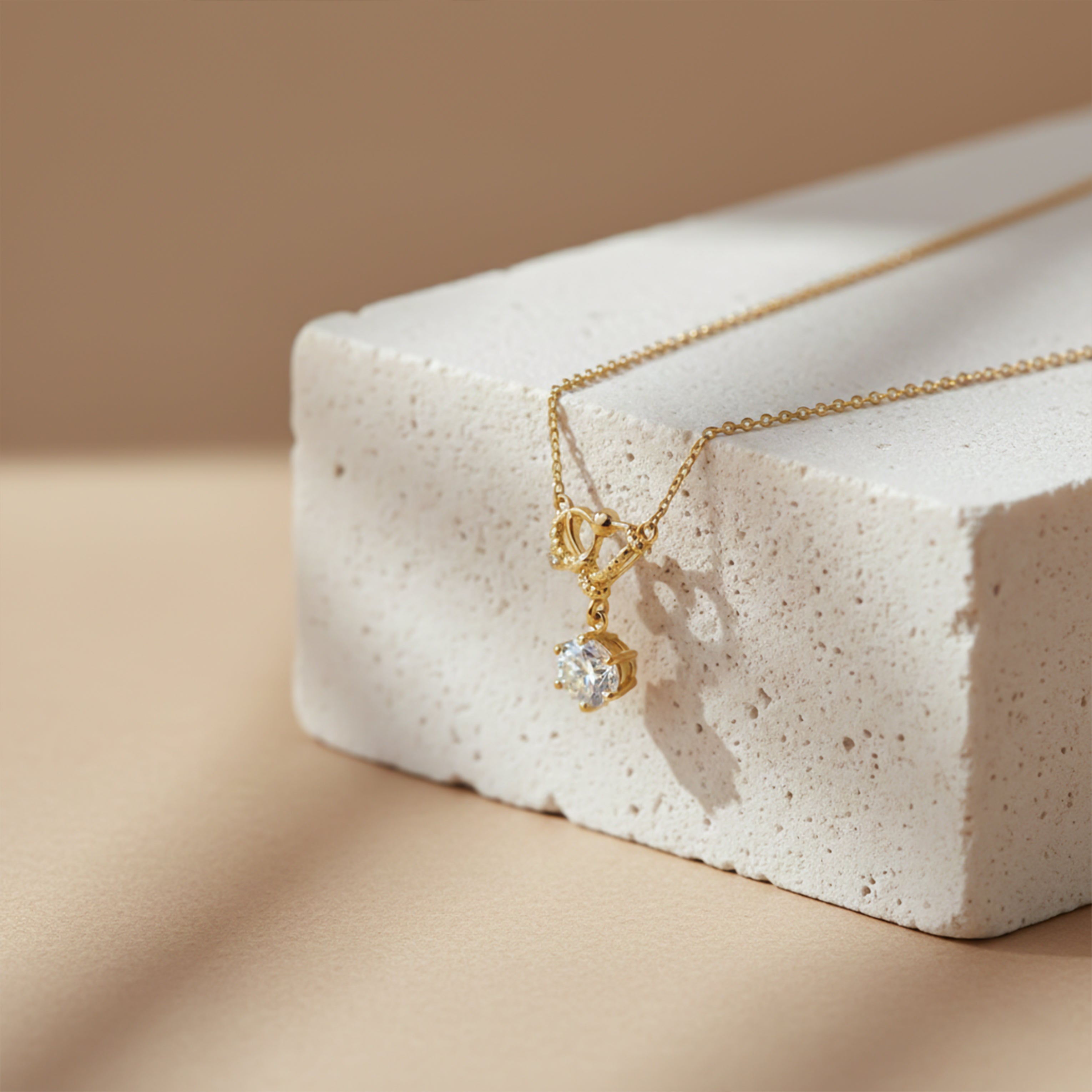 Elegant Solitaire Charm Pendant Necklace GWN -129