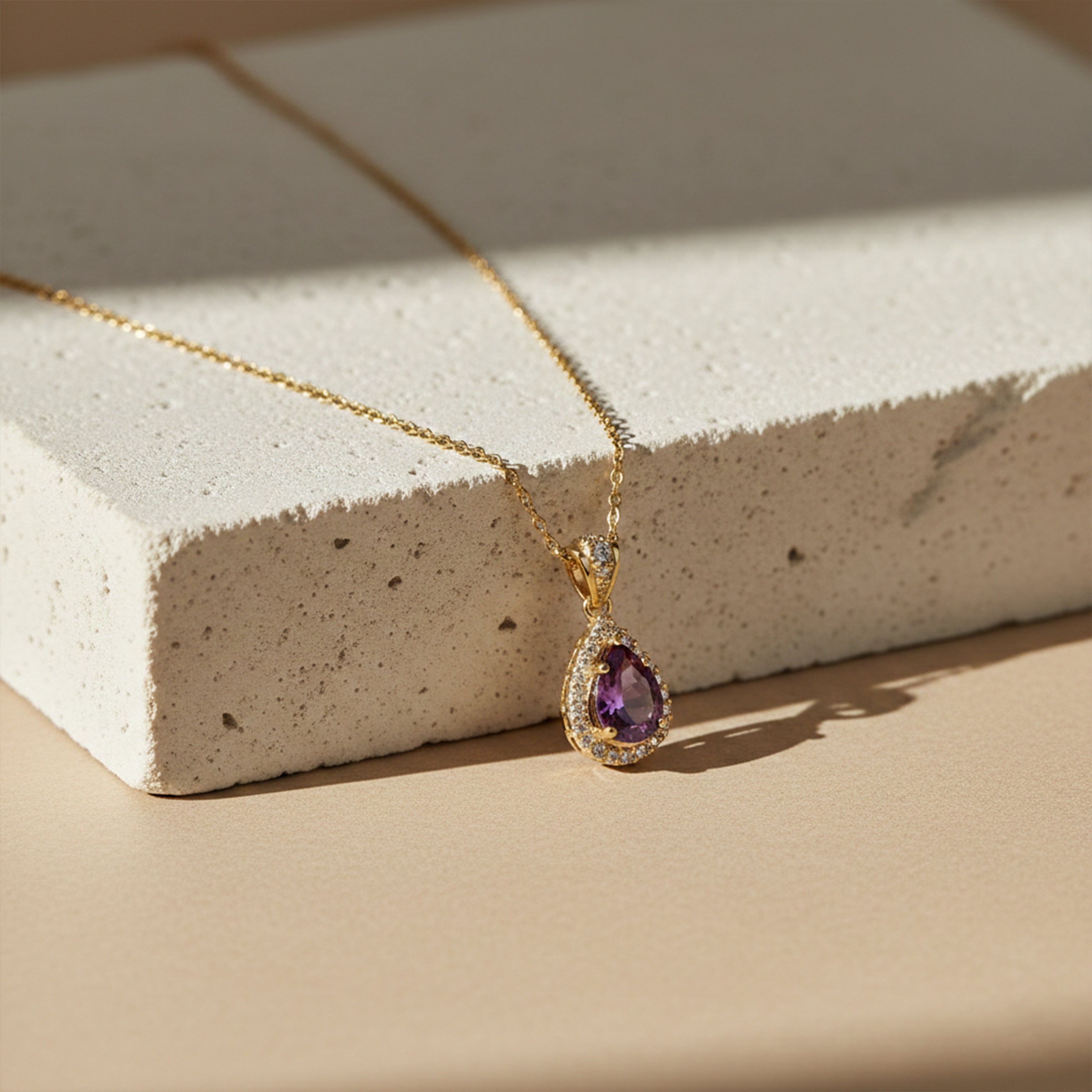 Red Crystal Halo Pendant Necklace GWN -73