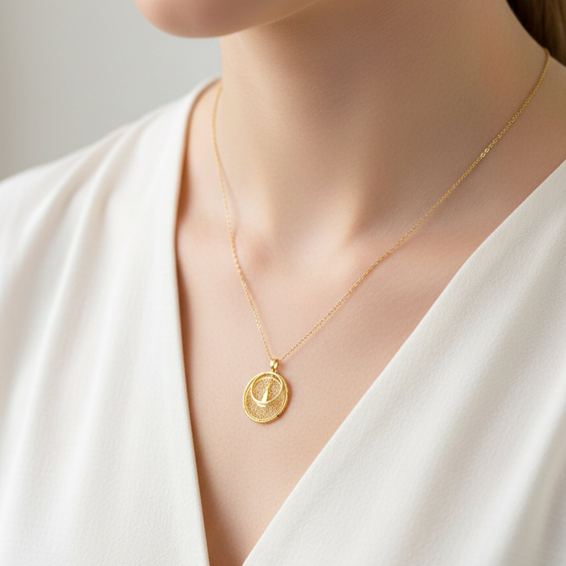 Filigree Medallion Necklace GWN -158