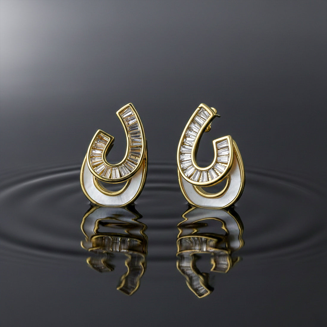 Gold Curv Stud Earrings GWE -163