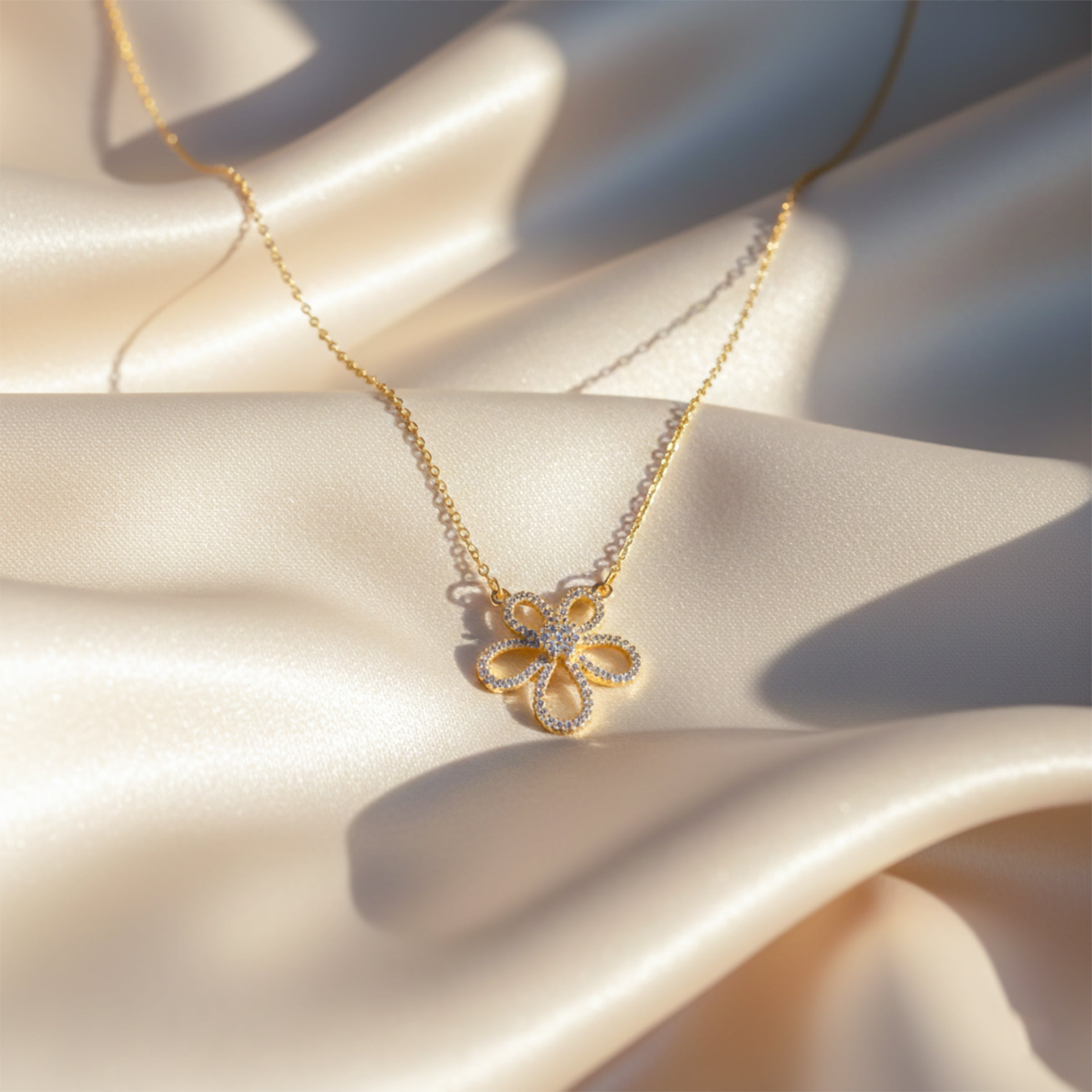 Diamond Daisy Flower Necklace GWN -103