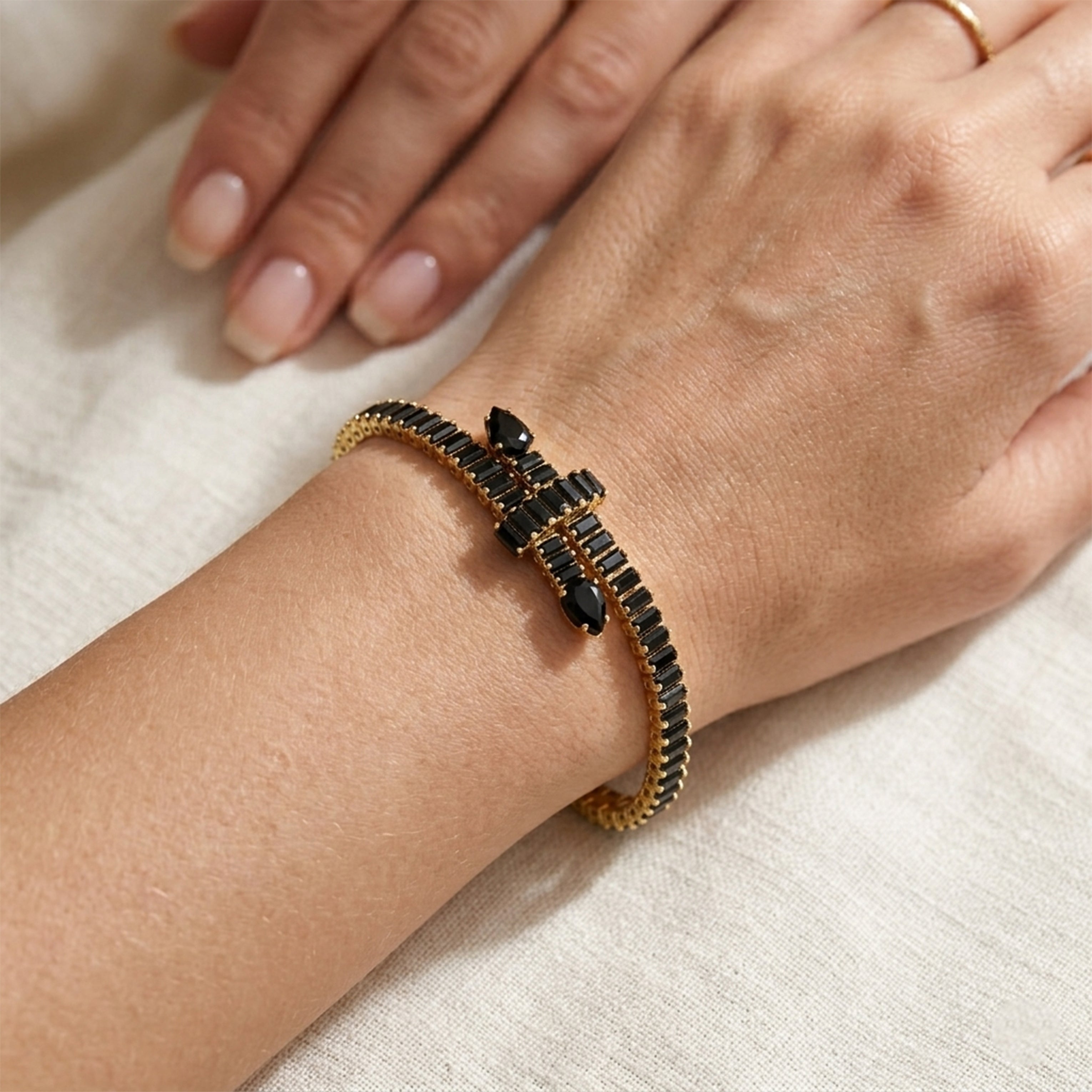 Noir Bow Luxe Bracelet GWB -126
