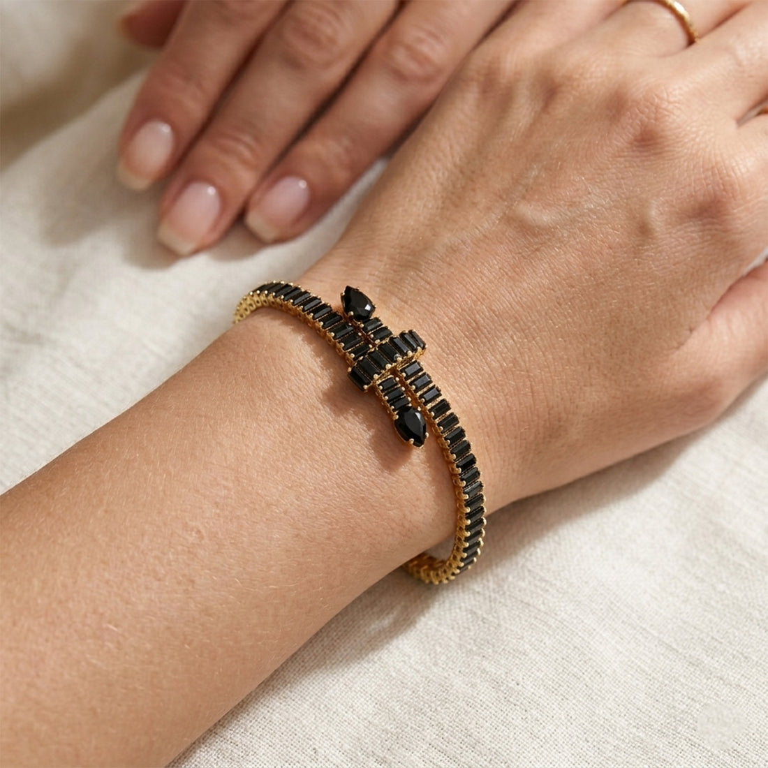 Noir Bow Luxe Bracelet GWB -126
