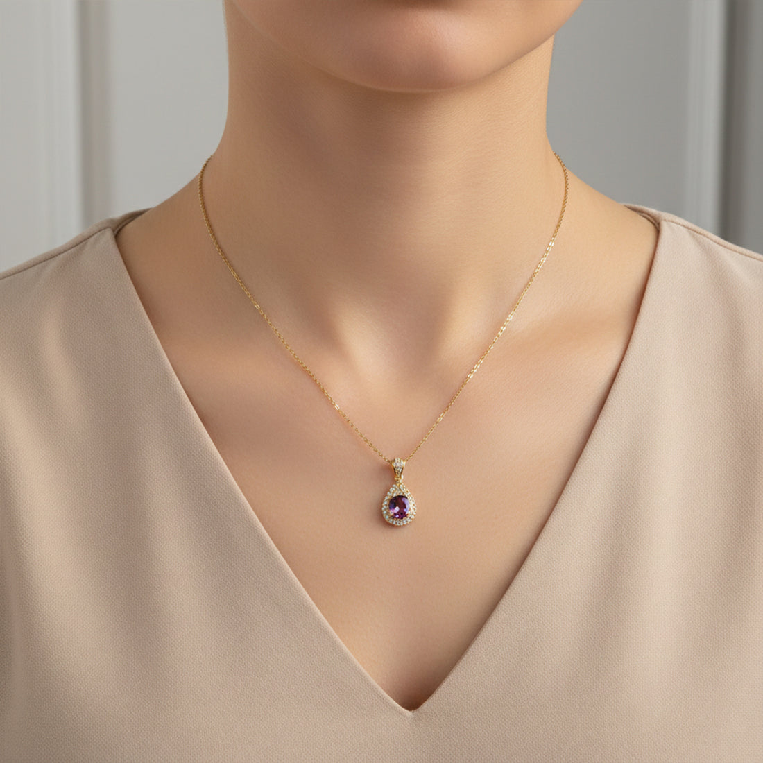Red Crystal Halo Pendant Necklace GWN -73