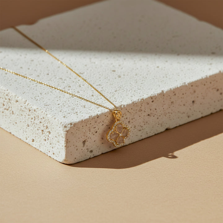 Diamond Clover Gold Pendant Necklace GWN -90