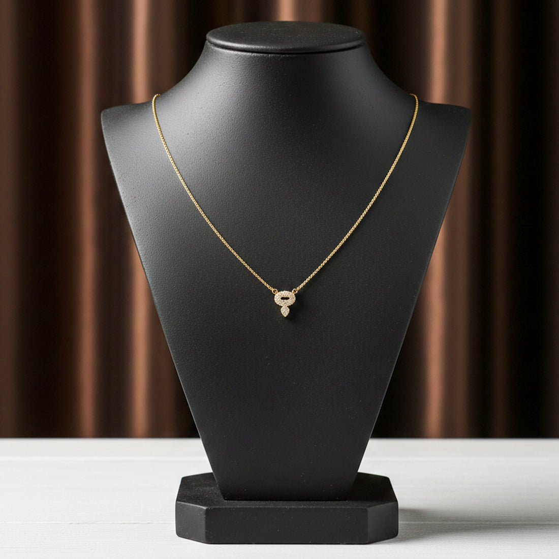 Crystal Oval Pendant Necklace GWN -55