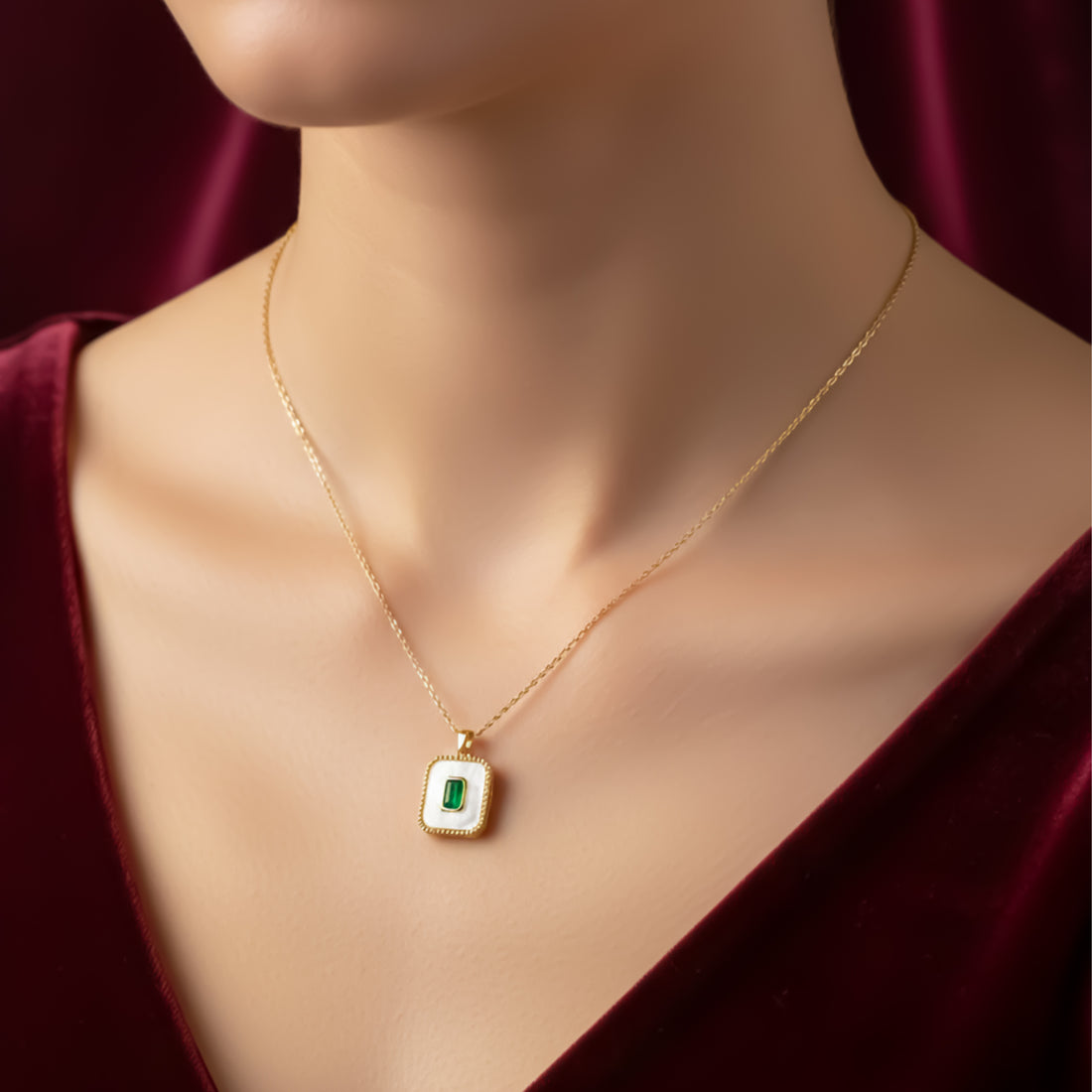 White Squre Neckless GWN -94