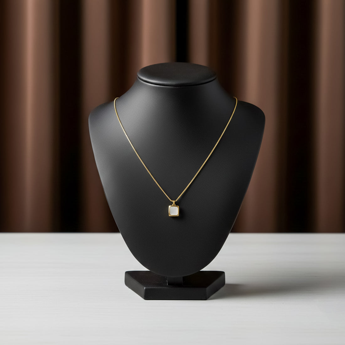 Pearlescent Square Neckless GWN -71