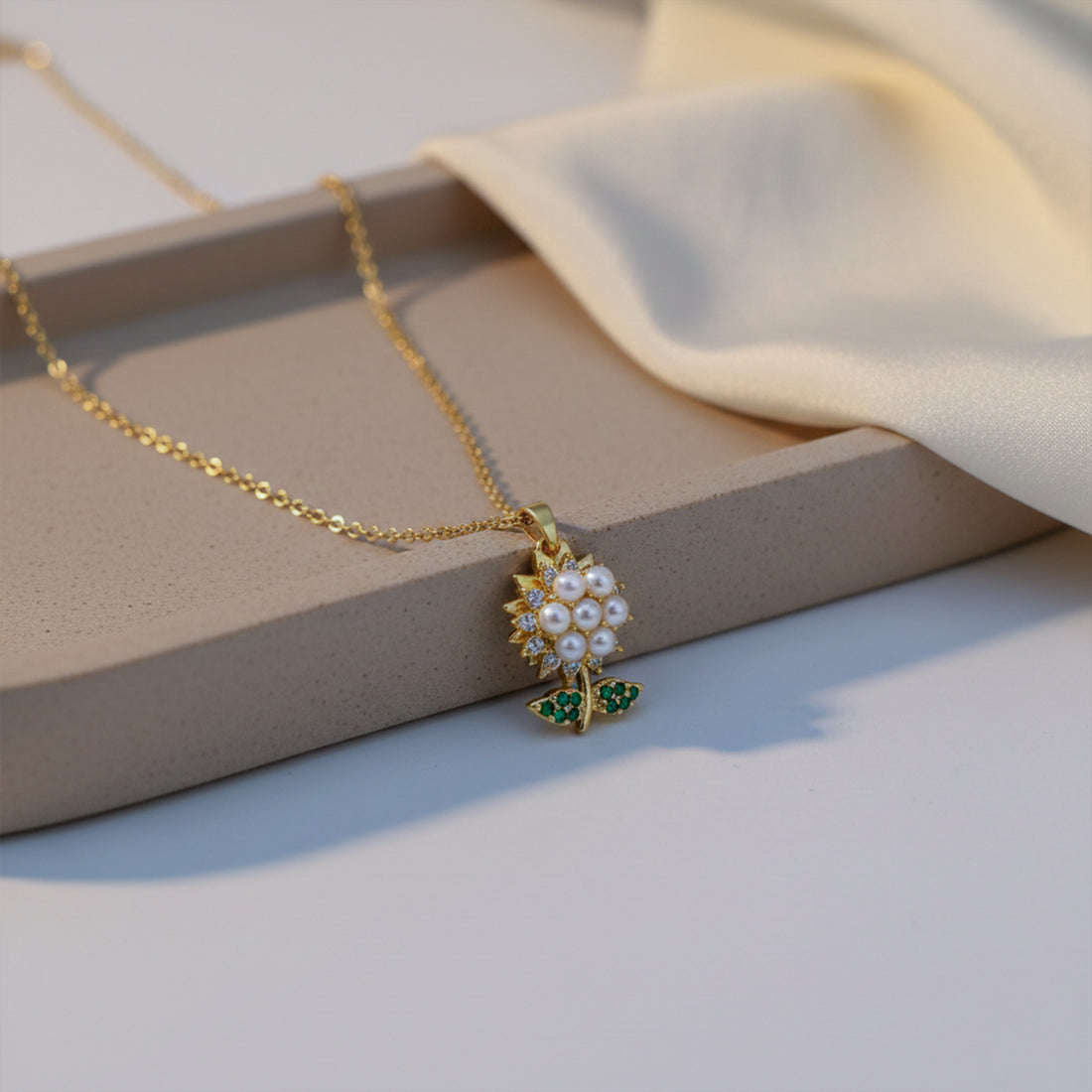 Diamond Sunflower Pendant Necklace GWN -99