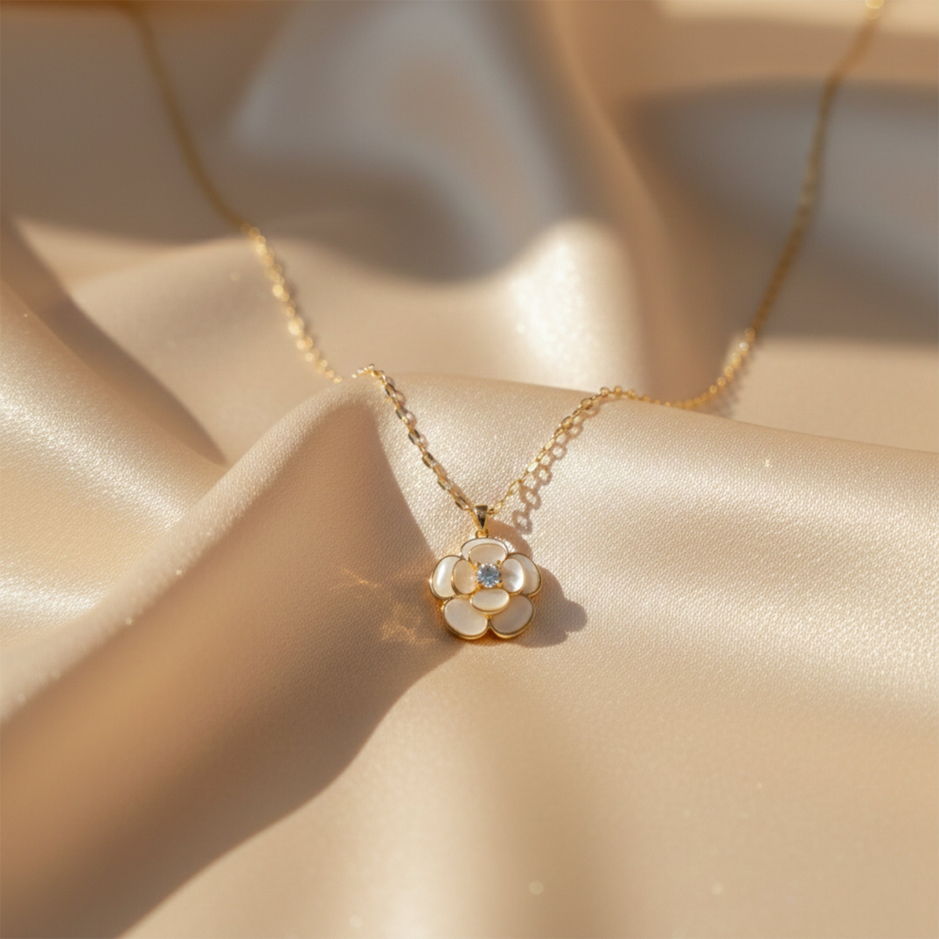 Pearl Flower Pendant Necklace GWN -126