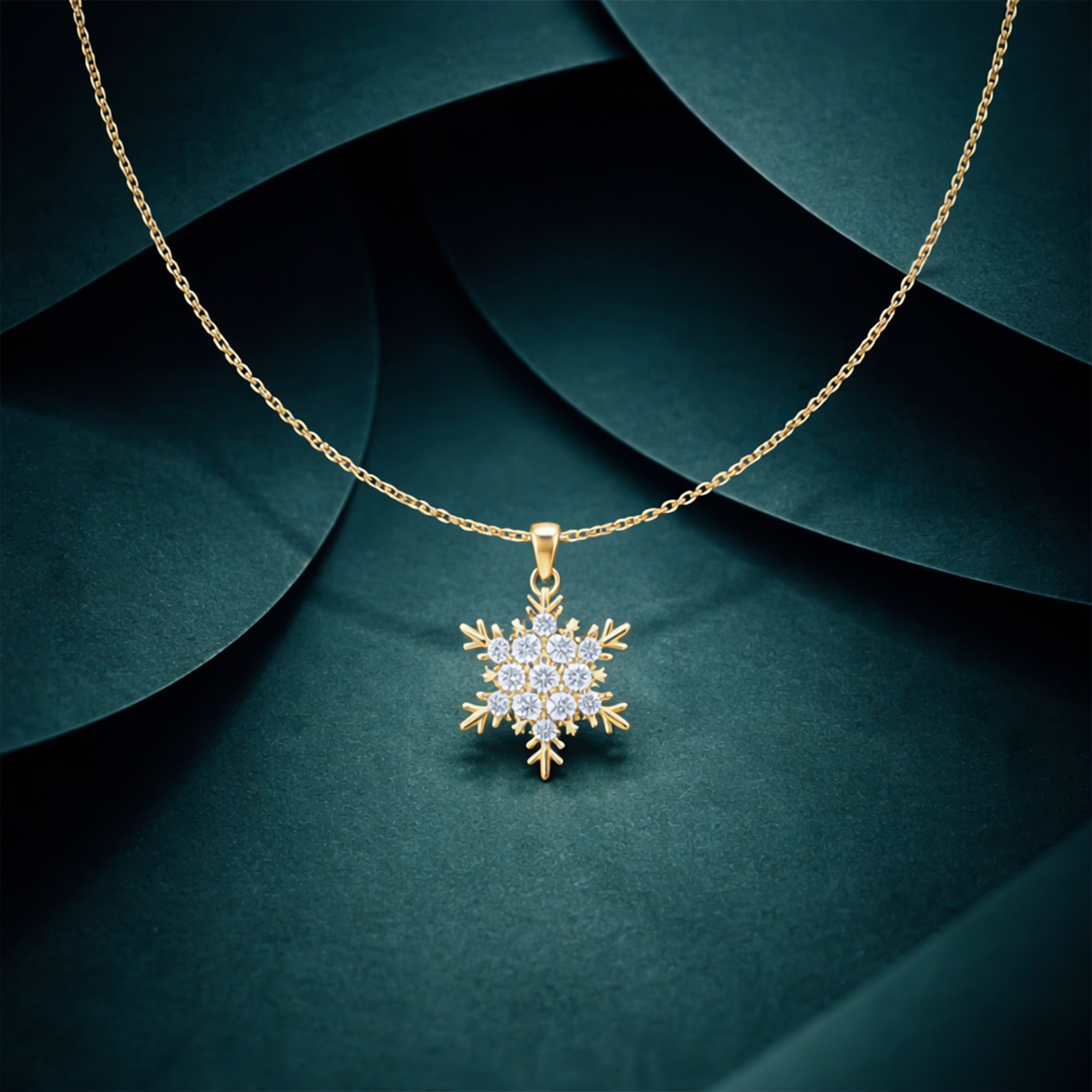 Snowflake Crystal Pendant Necklace GWN -146