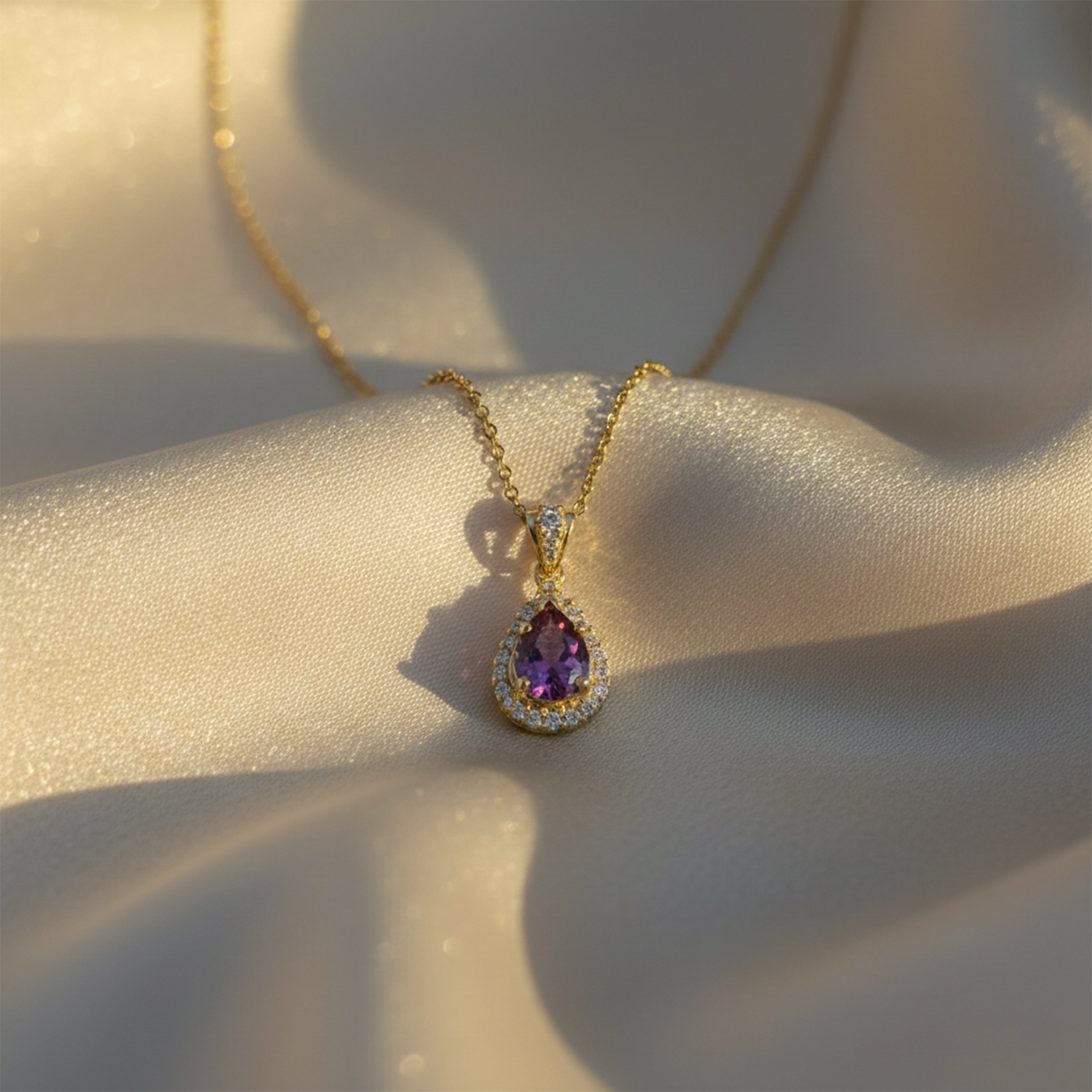 Red Crystal Halo Pendant Necklace GWN -73
