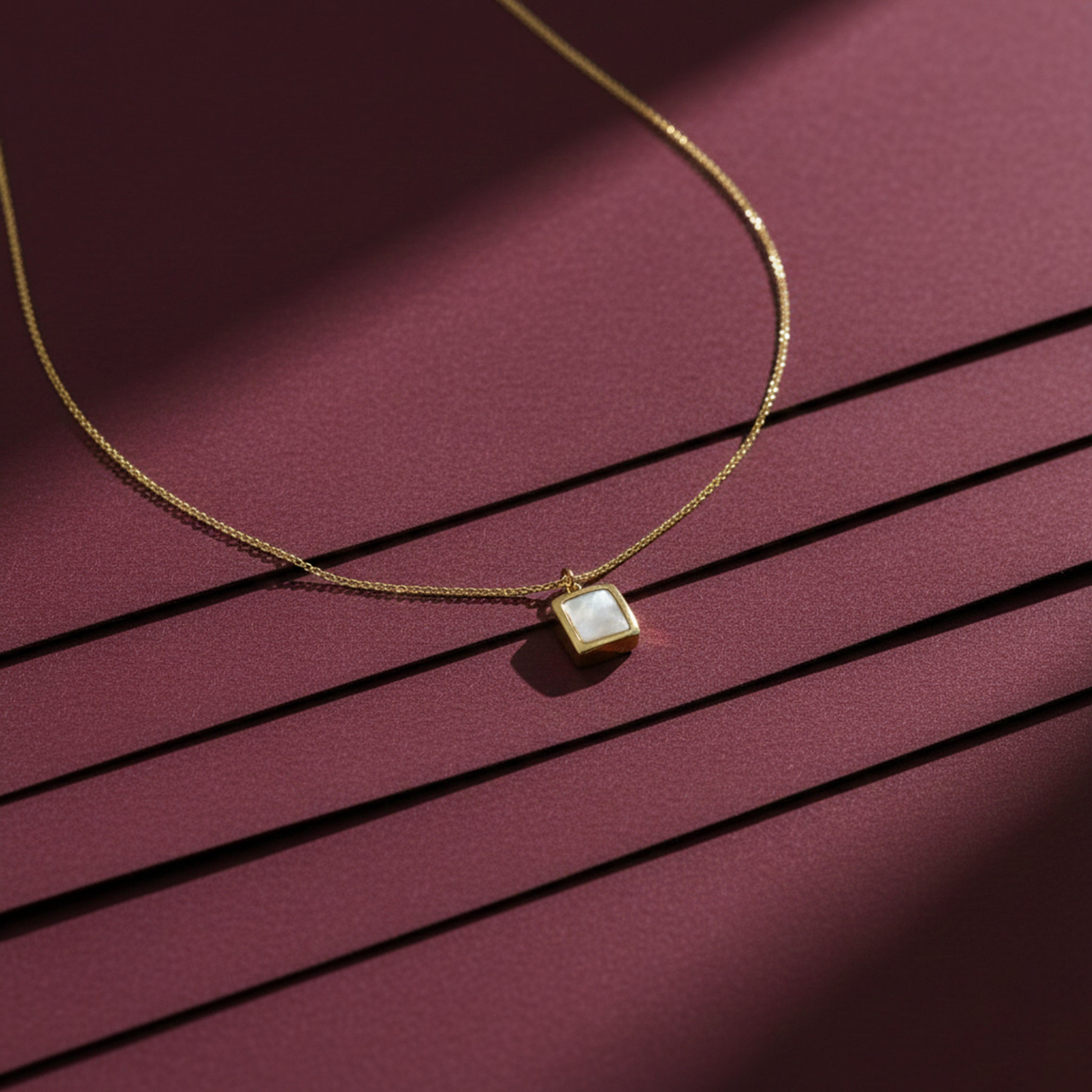 Pearlescent Square Neckless GWN -71