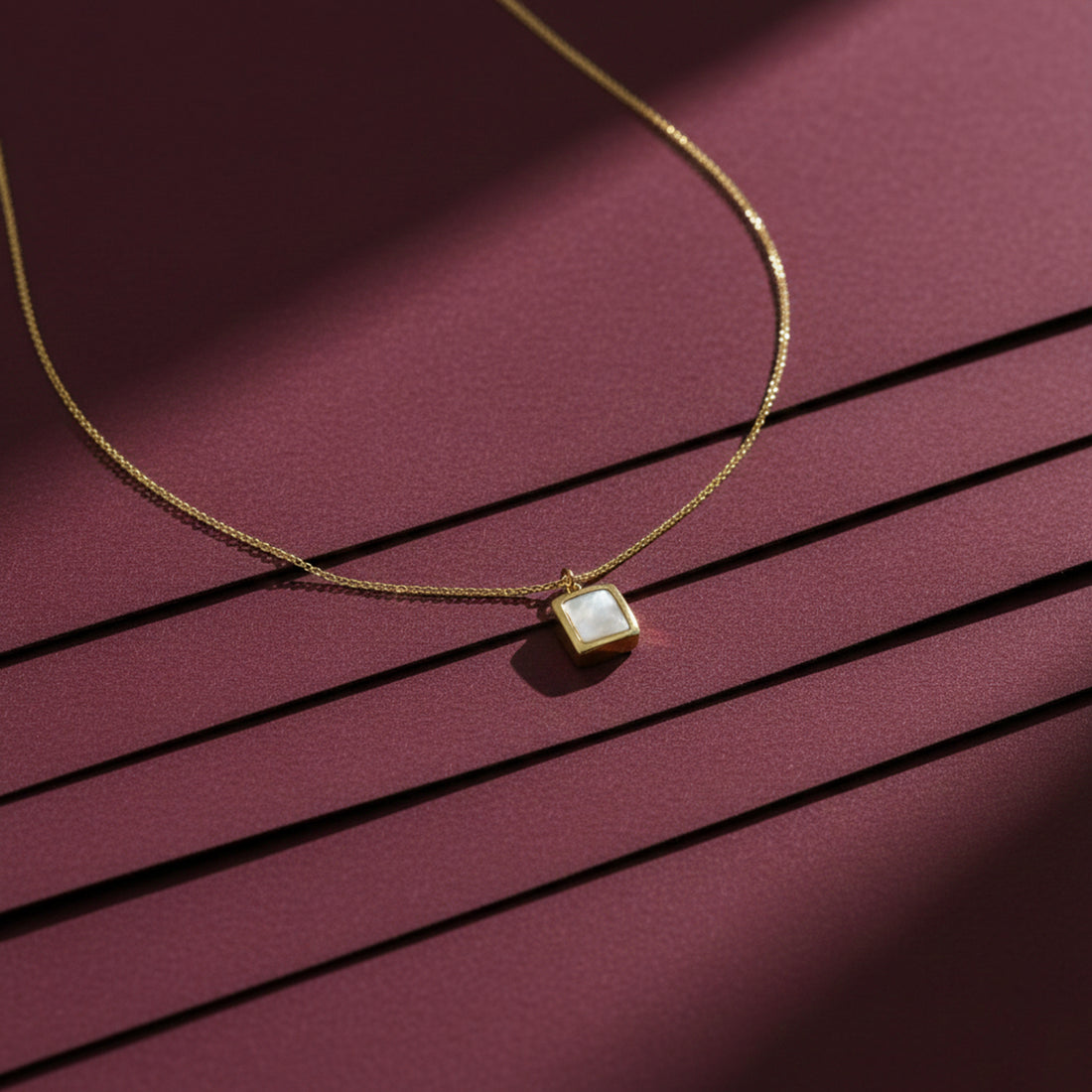 Pearlescent Square Neckless GWN -71