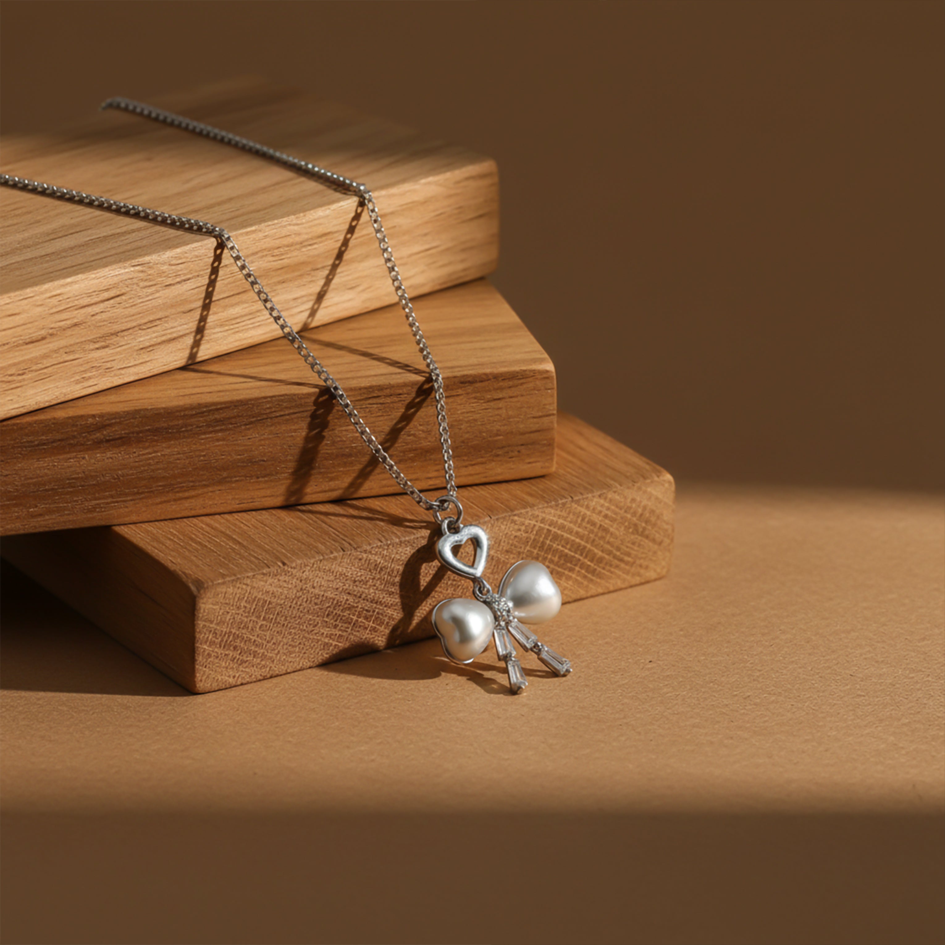 Elegant Bow Tie Pearl Pendant GWN -52