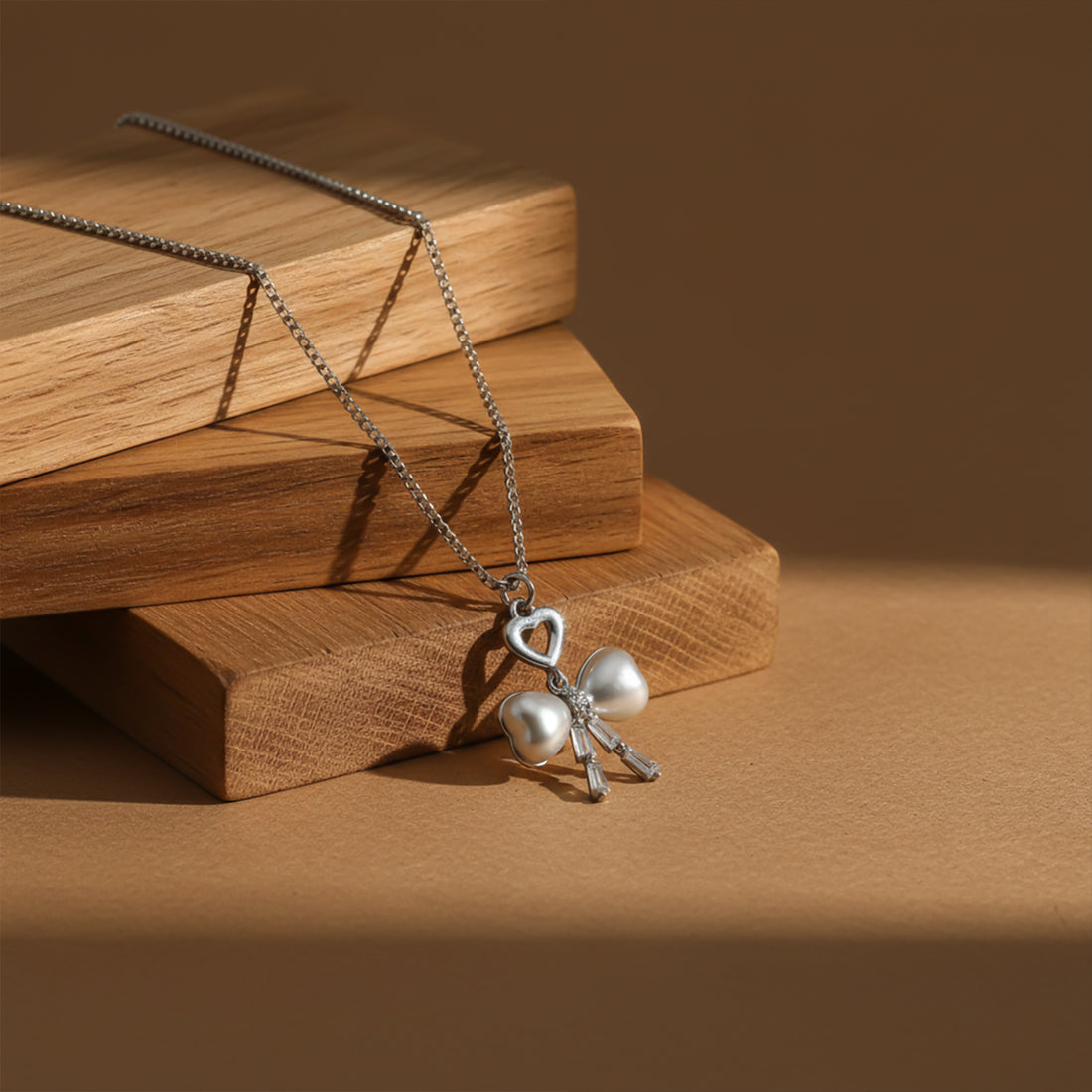 Elegant Bow Tie Pearl Pendant GWN -52