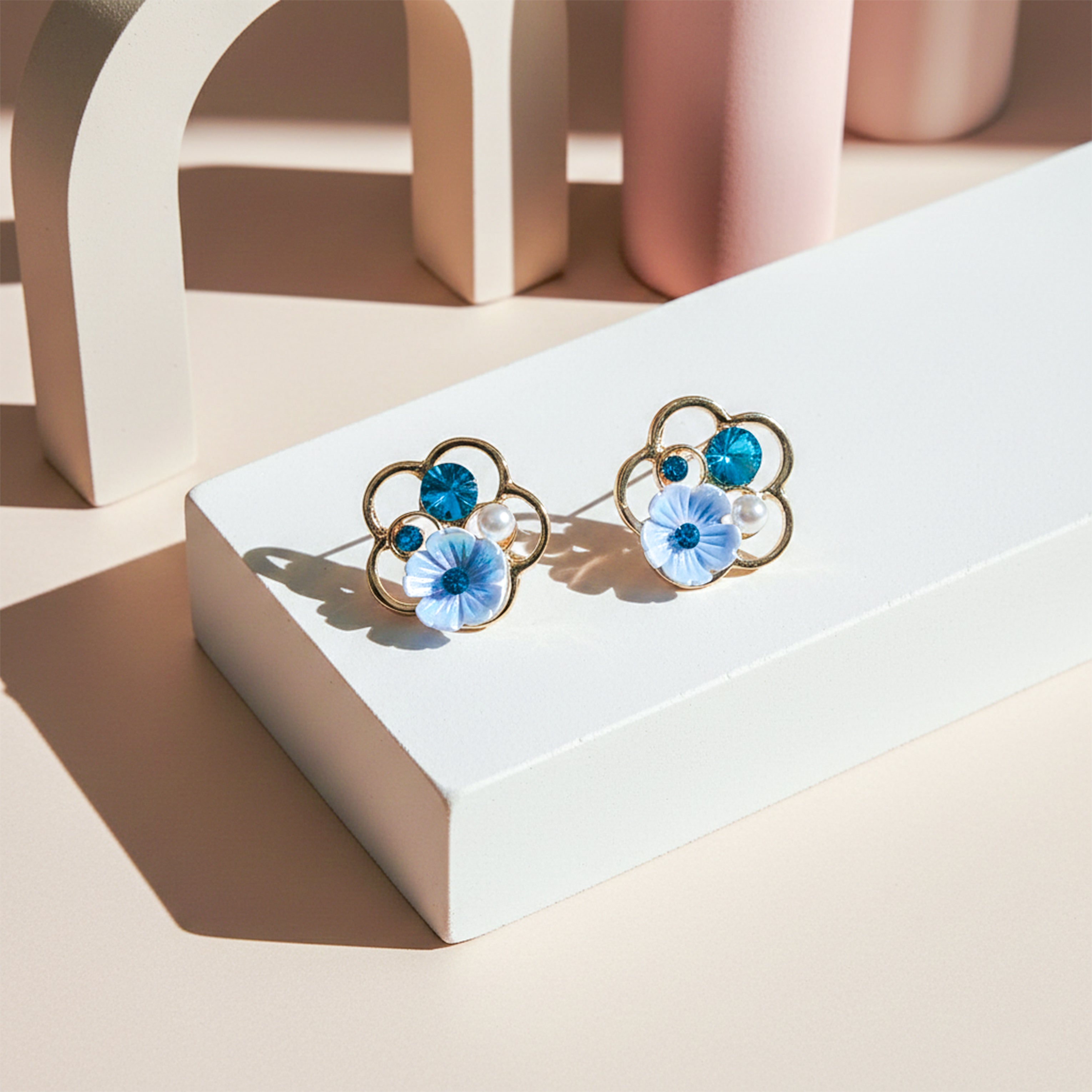 Sky Bloom Studs GWE -236