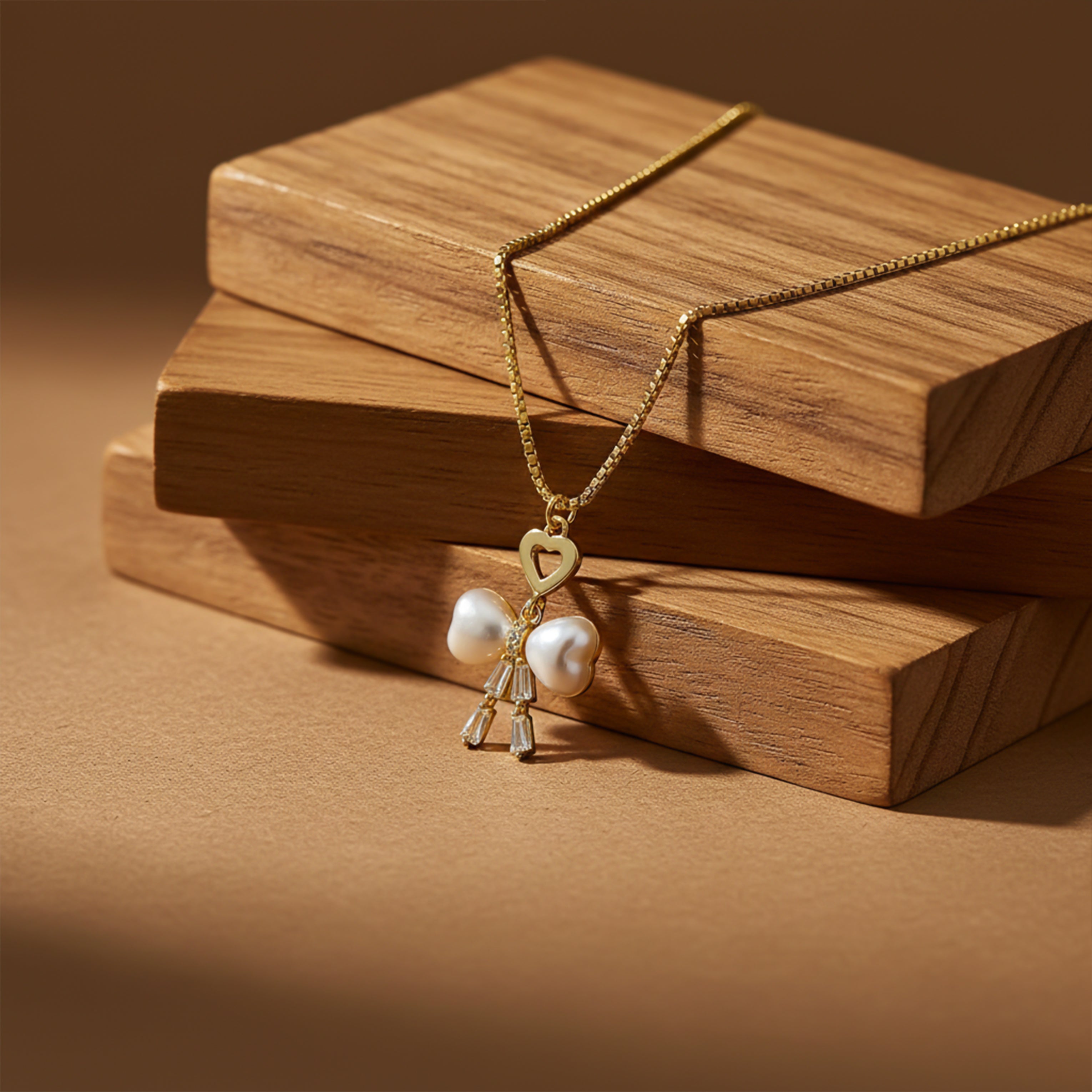 Elegant Bow Tie Pearl Pendant GWN -51