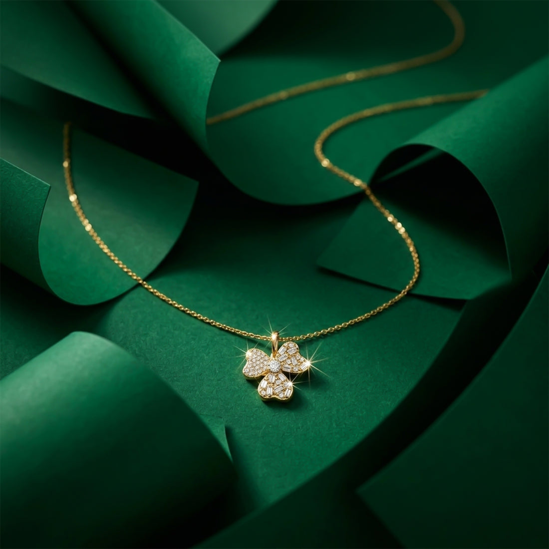 Clover Bloom Pendant Necklace GWN -125