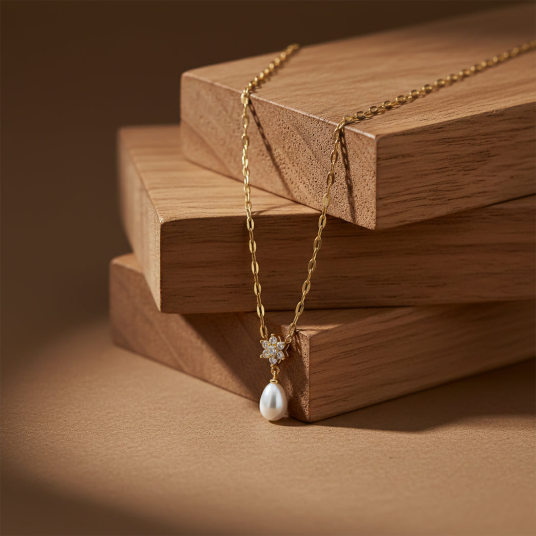 Elegant Gold Pearl Pendant GWN -37