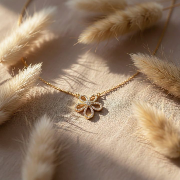 Diamond Daisy Flower Necklace GWN -103