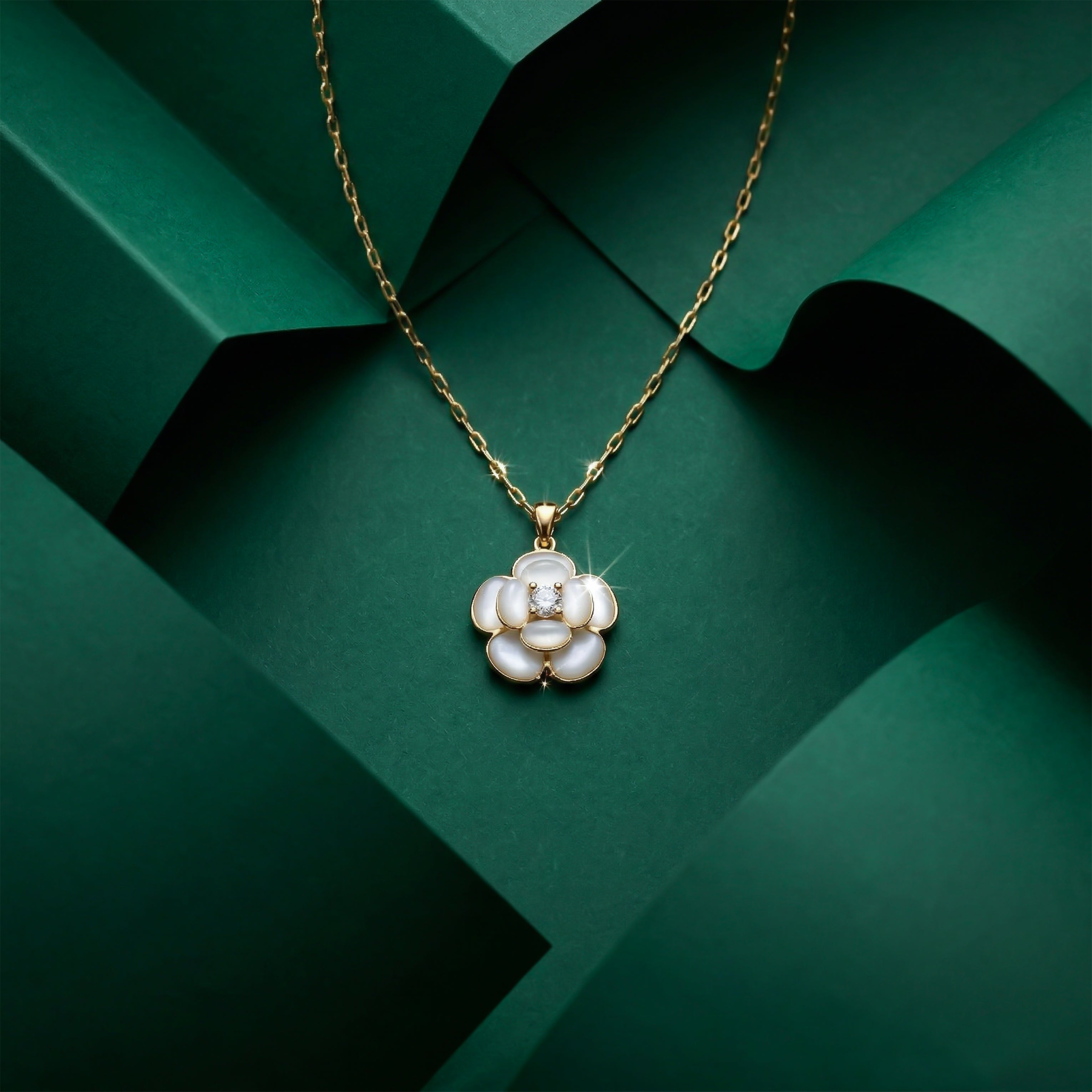Pearl Flower Pendant Necklace GWN -126