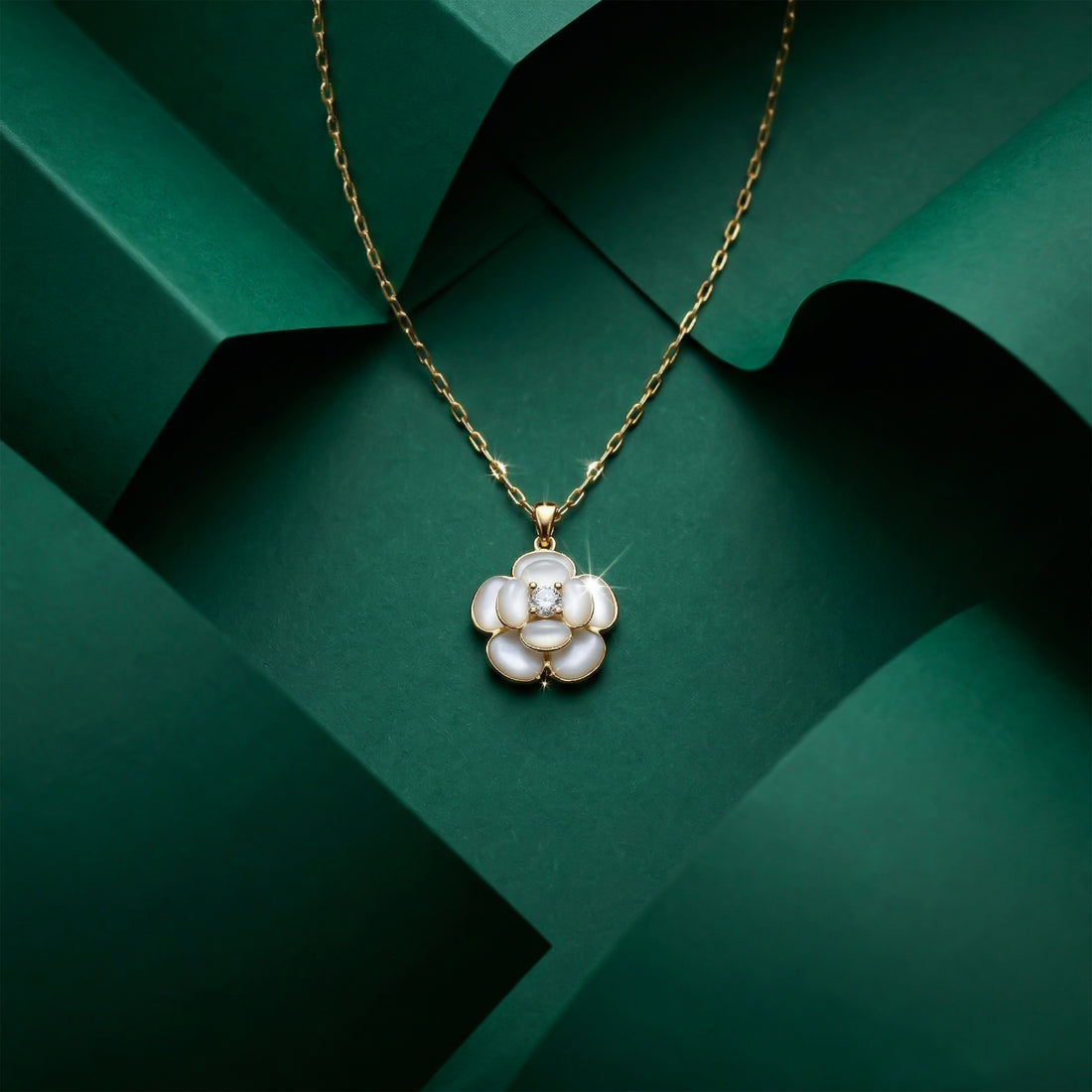 Pearl Flower Pendant Necklace GWN -126
