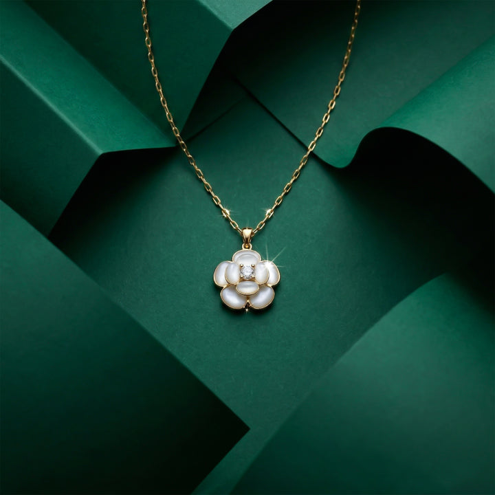 Pearl Flower Pendant Necklace GWN -126