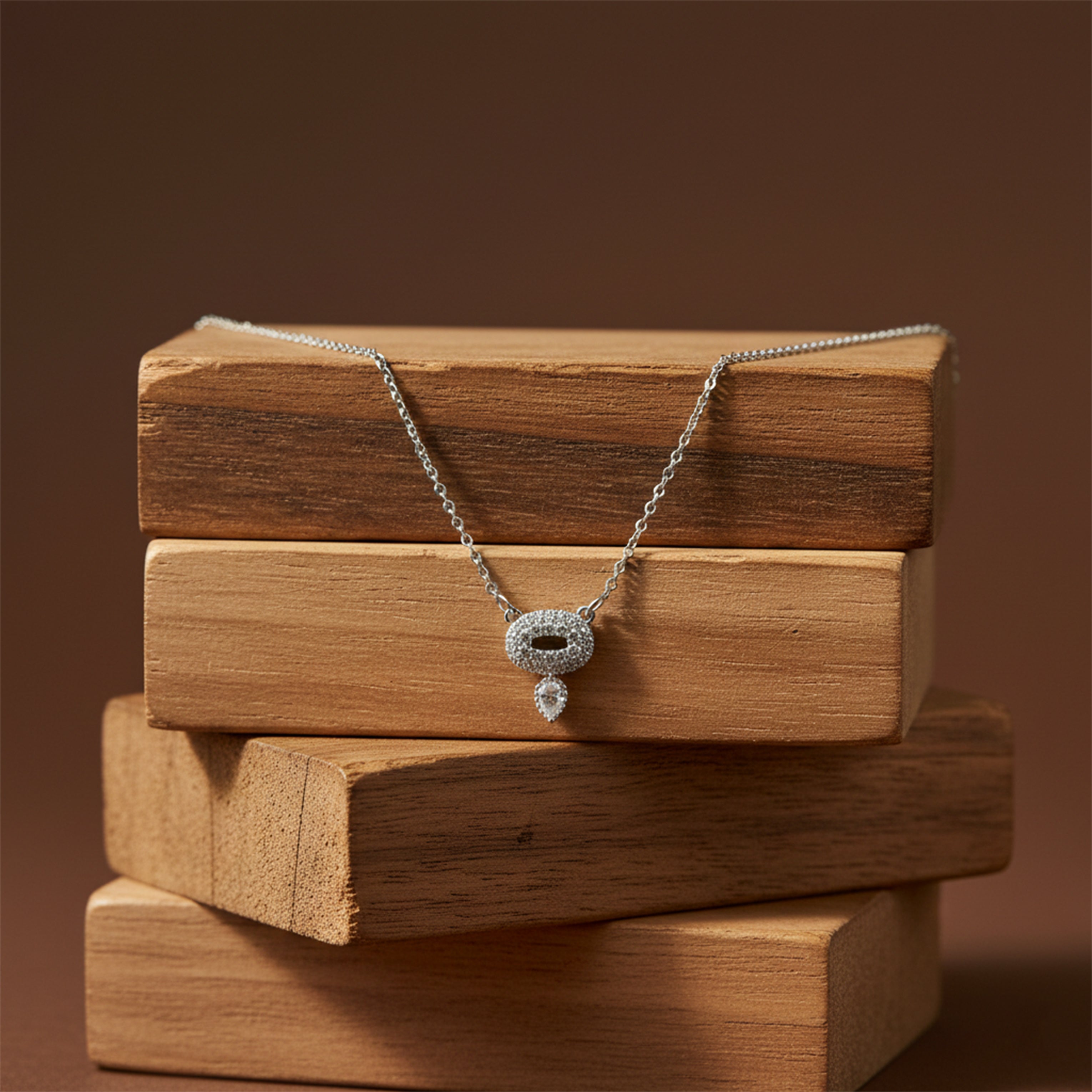 Crystal Oval Pendant Necklace GWN -56