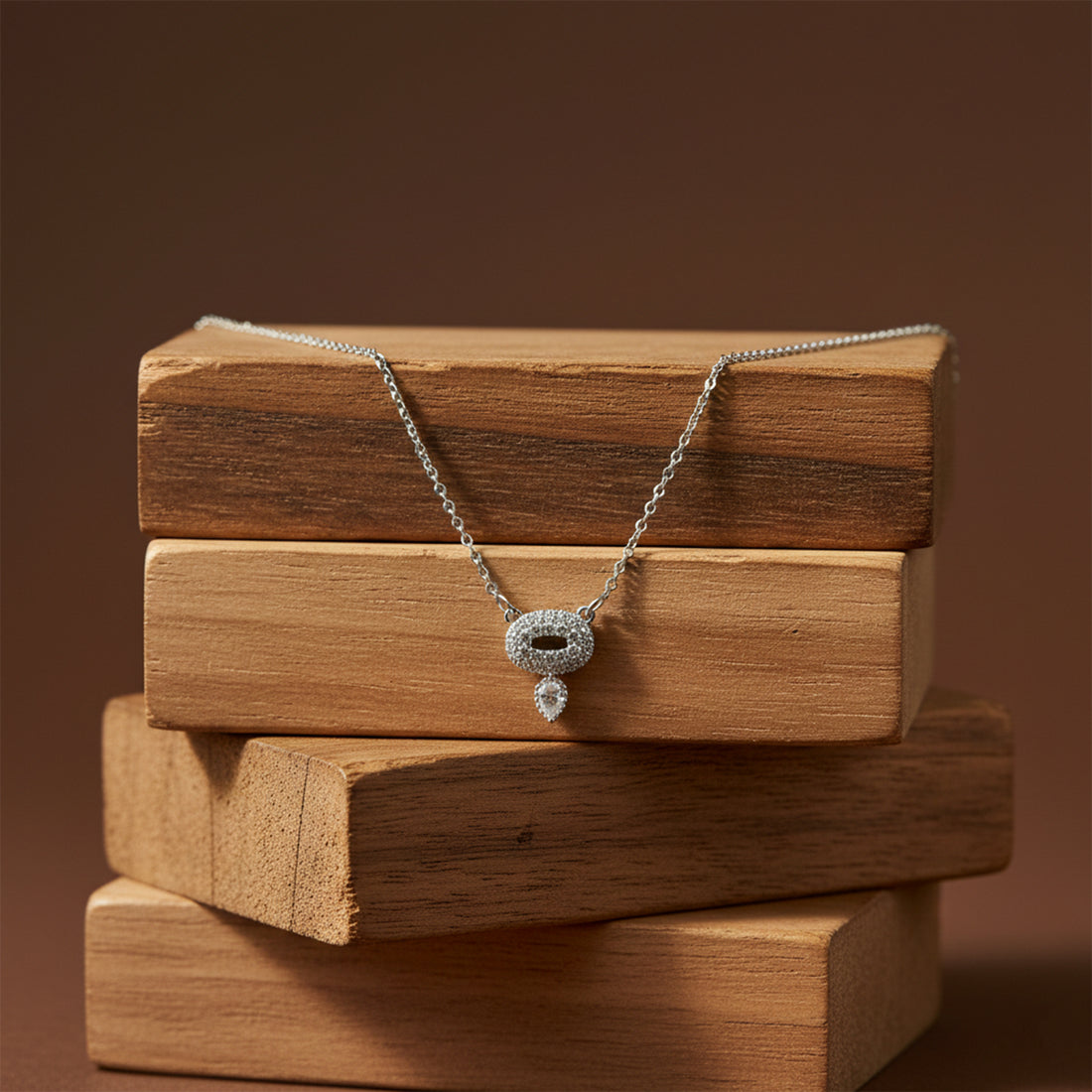Crystal Oval Pendant Necklace GWN -56