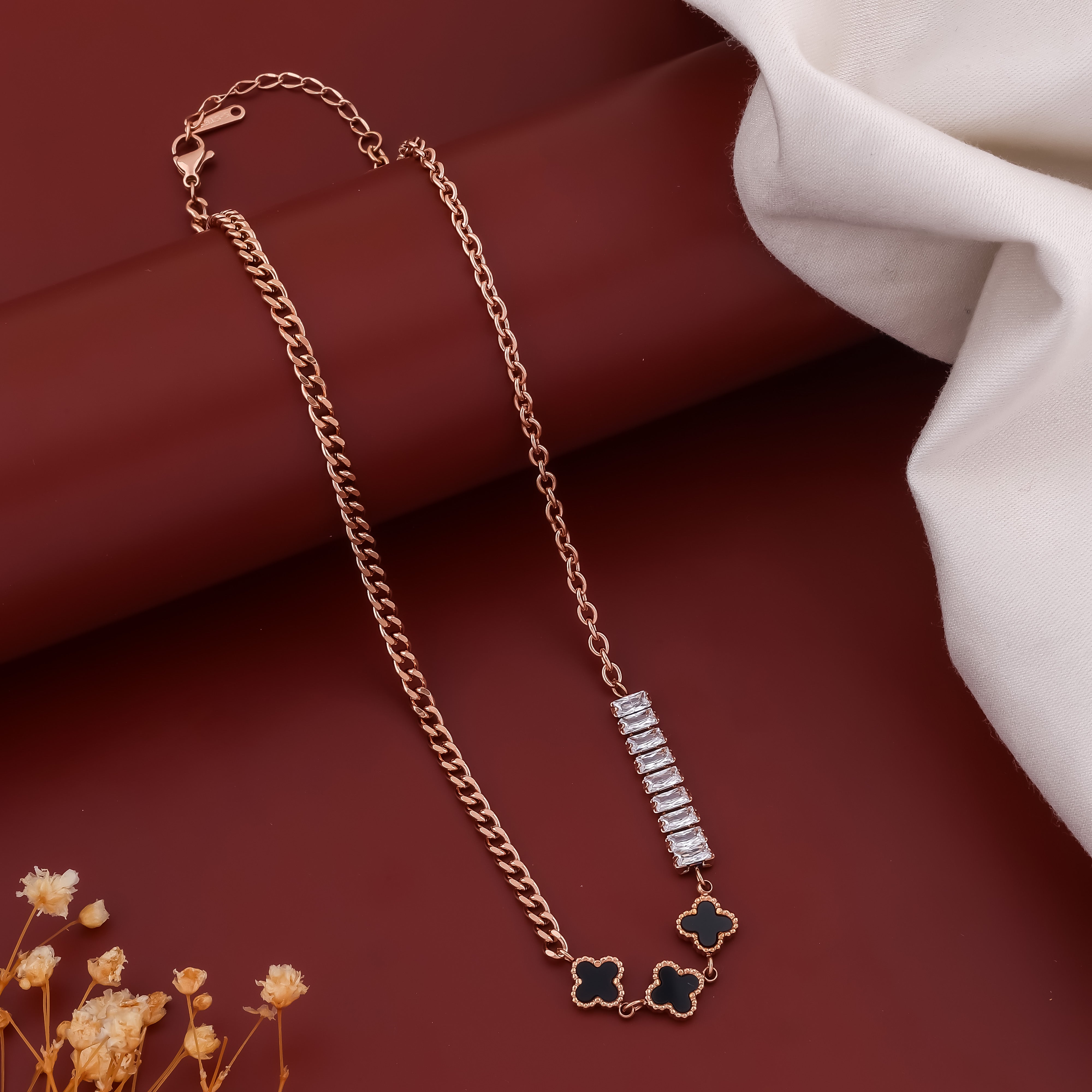 Clover Black Women's chain Pendant - Ginostone